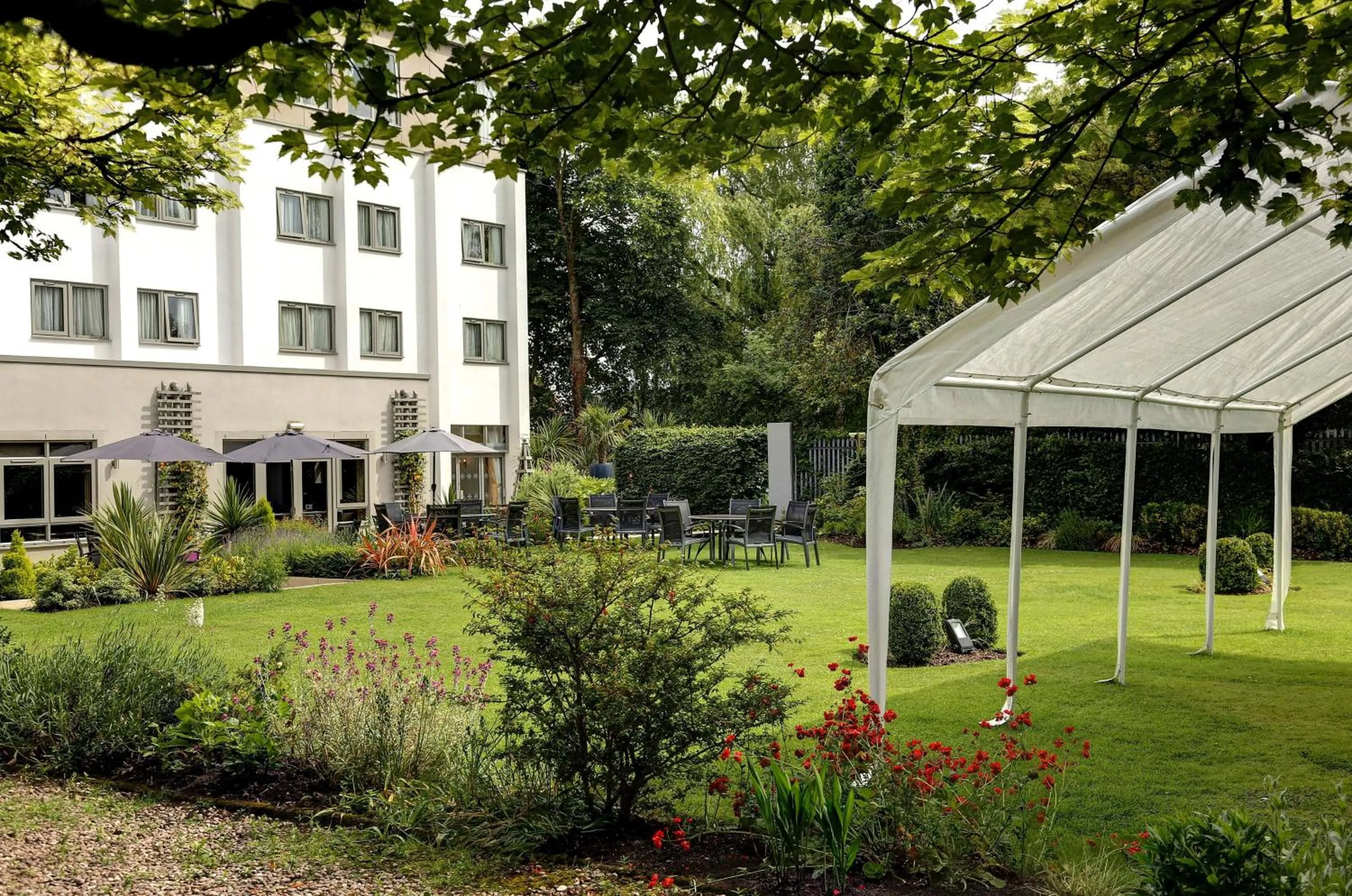 Property building in Best Western Plus Pinewood Manchester Airport-Wilmslow Hotel