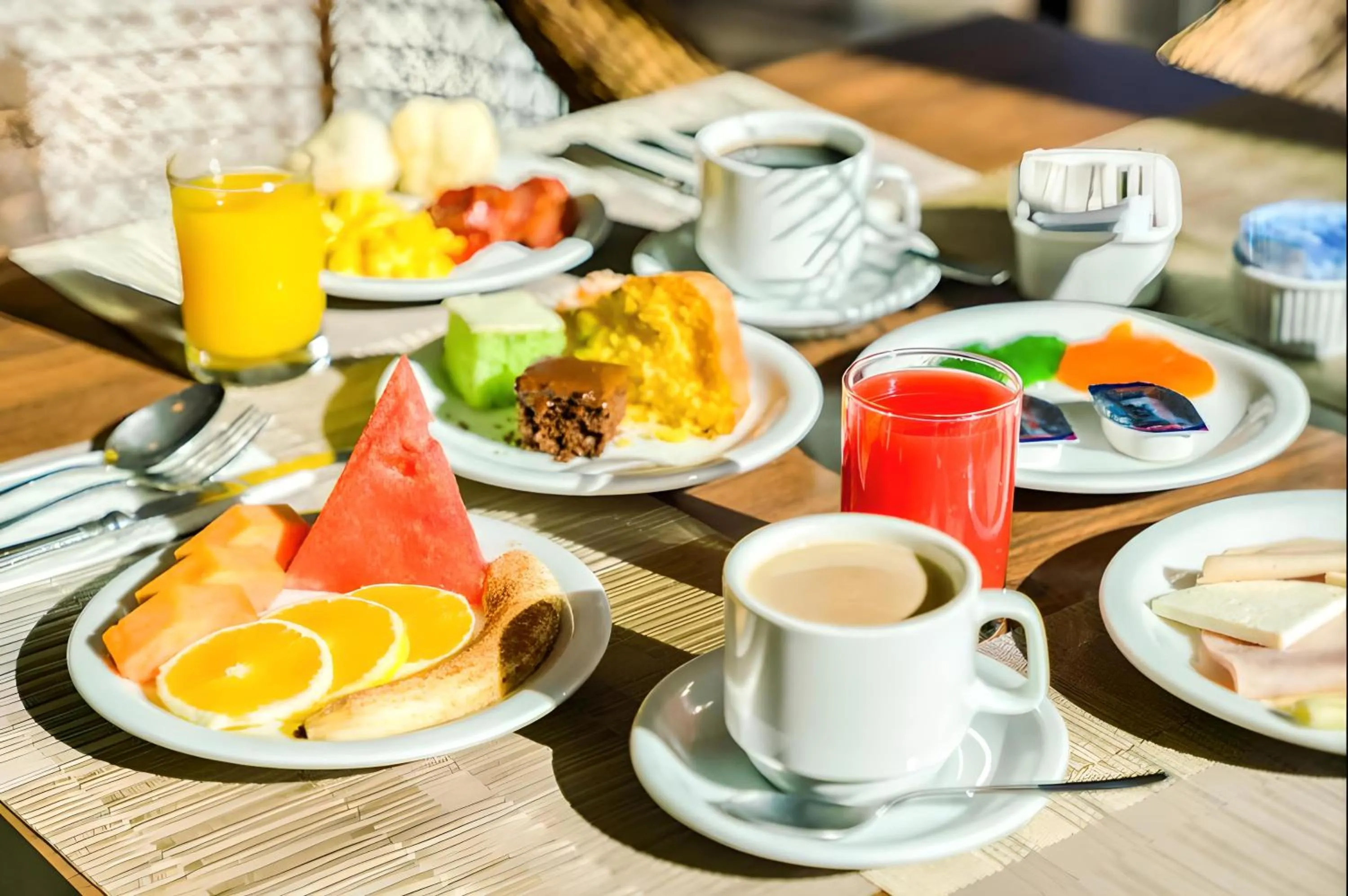 Breakfast in Hotel Golden Park Internacional Foz & Convenções By Nacional Inn