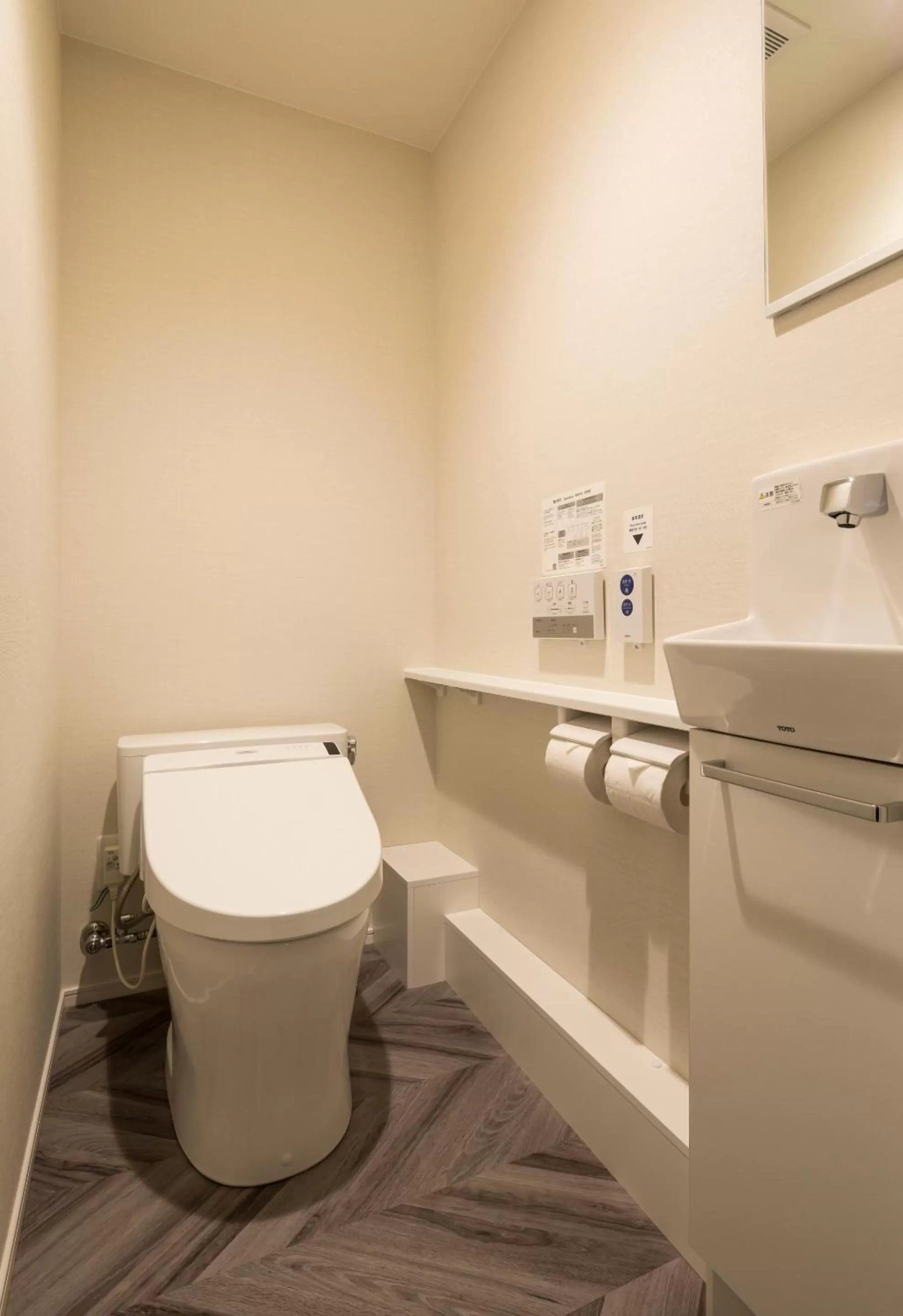 Photo of the whole room in SARASA HOTEL Shin-Osaka