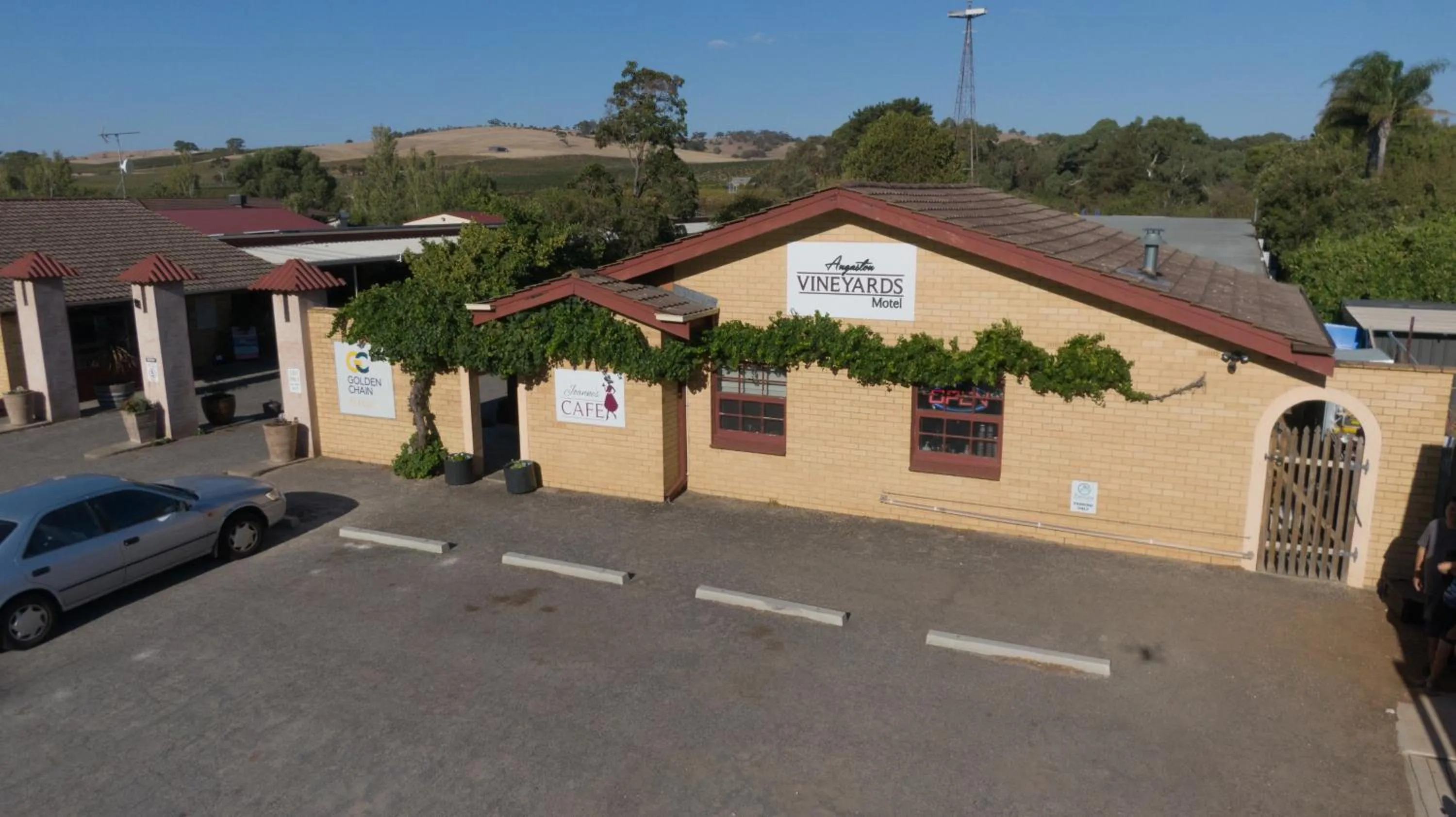 Property building in Angaston Vineyards Motel