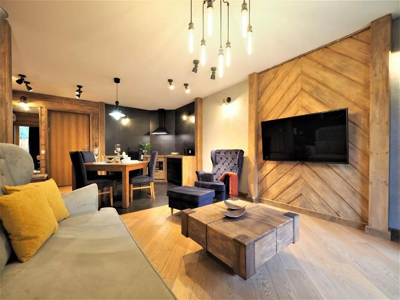 Communal lounge/ TV room in Aparthotel Giewont