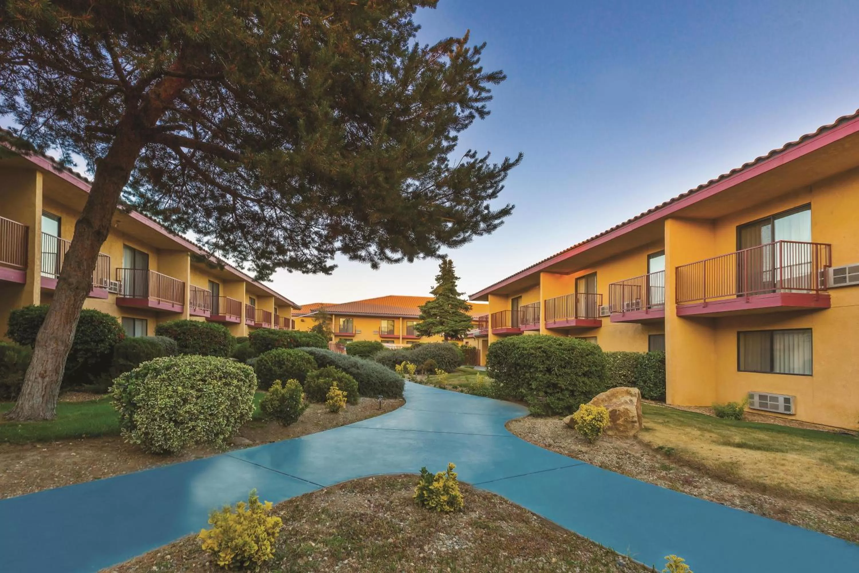 Property building in Baymont by Wyndham Tehachapi