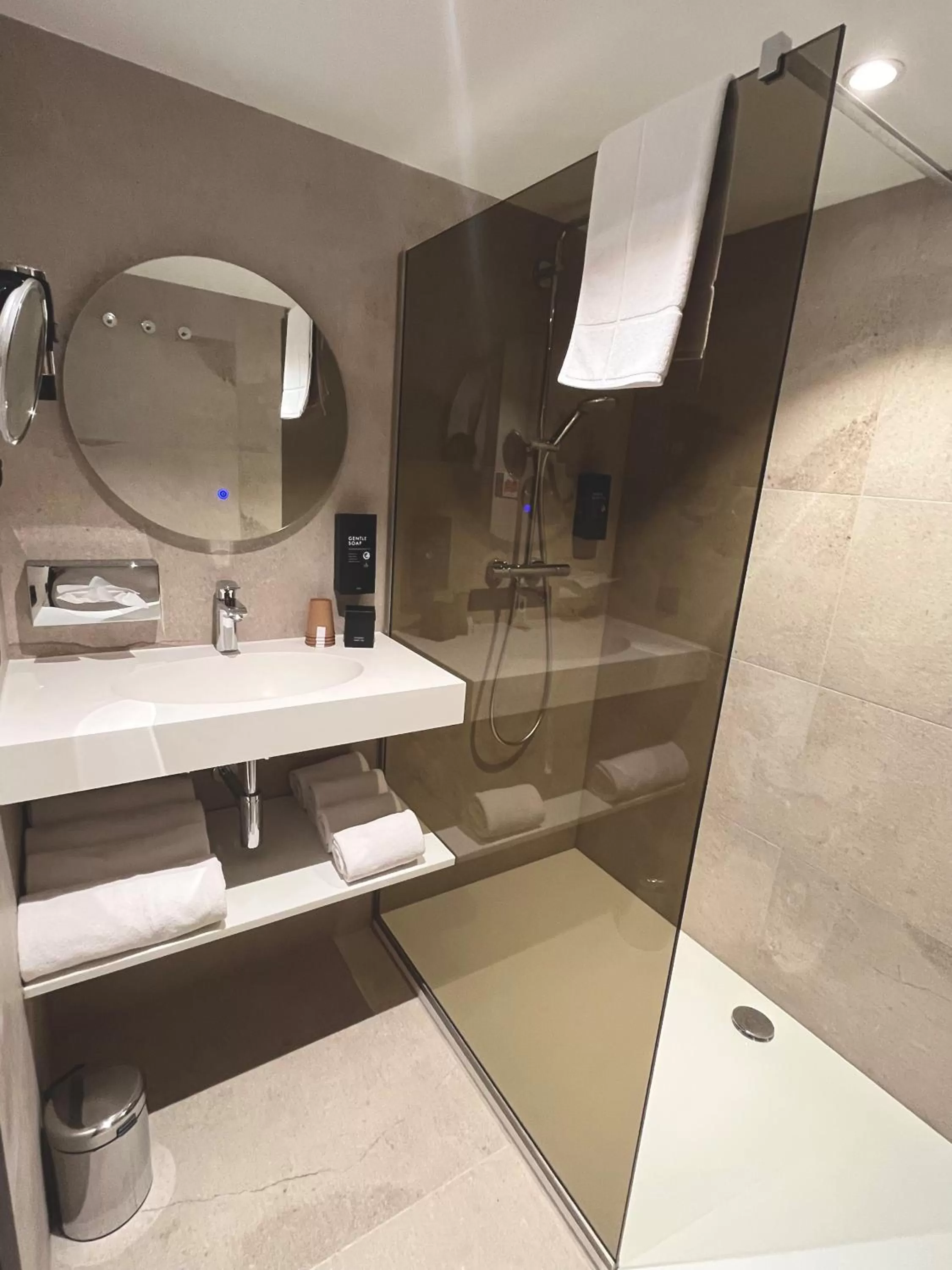 Shower in Hotel Le 830 Namur