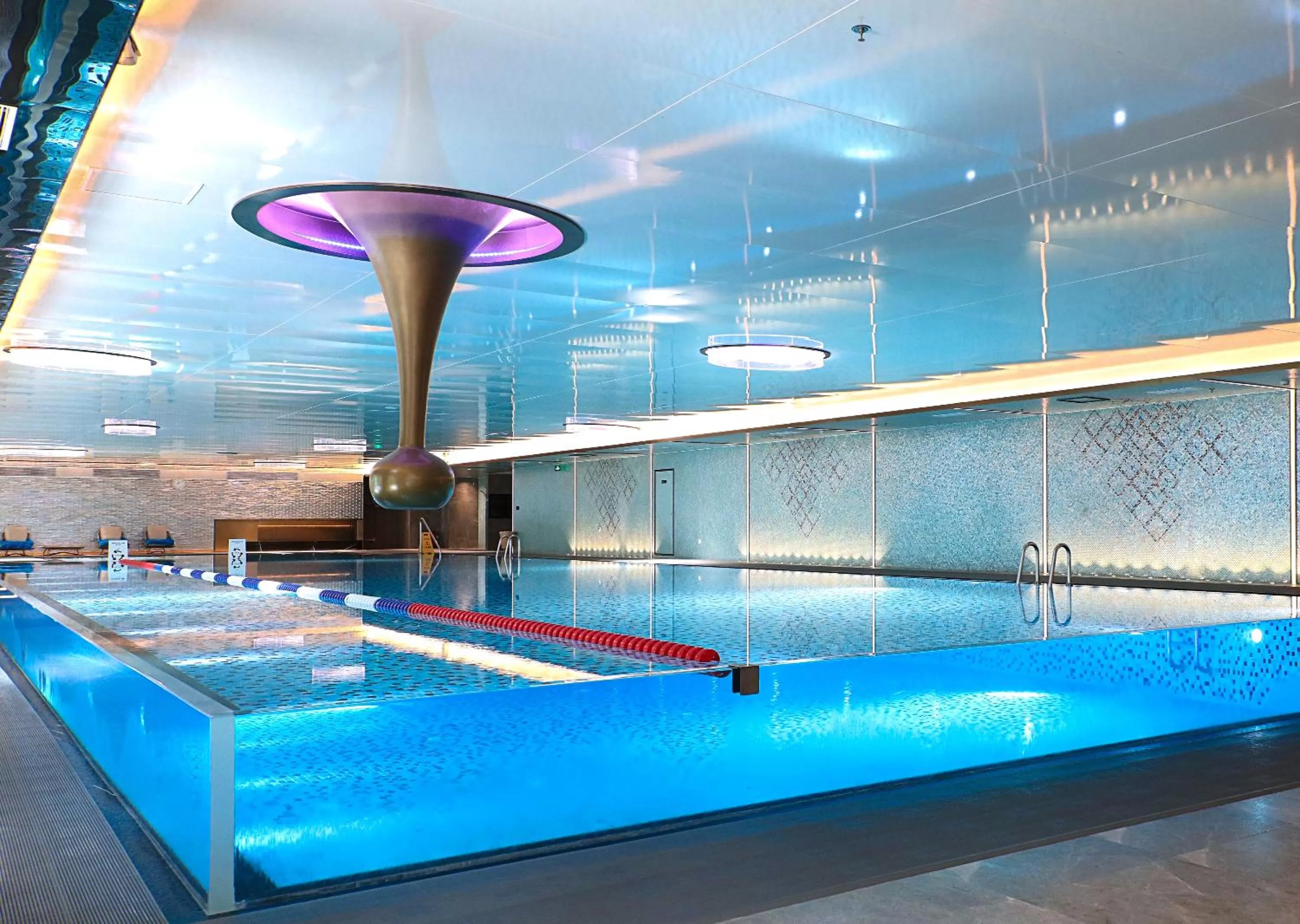 Swimming pool in Sheraton Shenzhen Nanshan