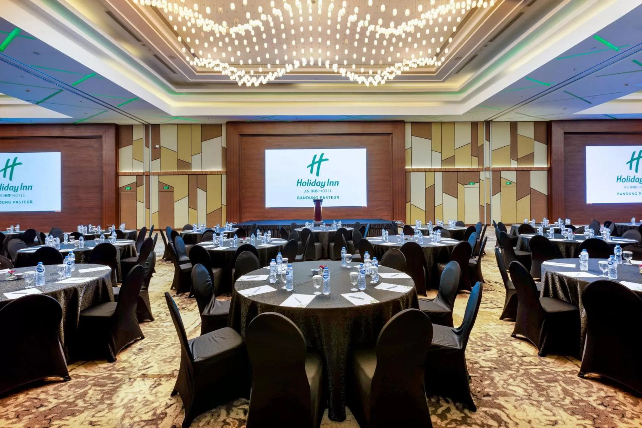Meeting/conference room in Holiday Inn Bandung Pasteur by IHG