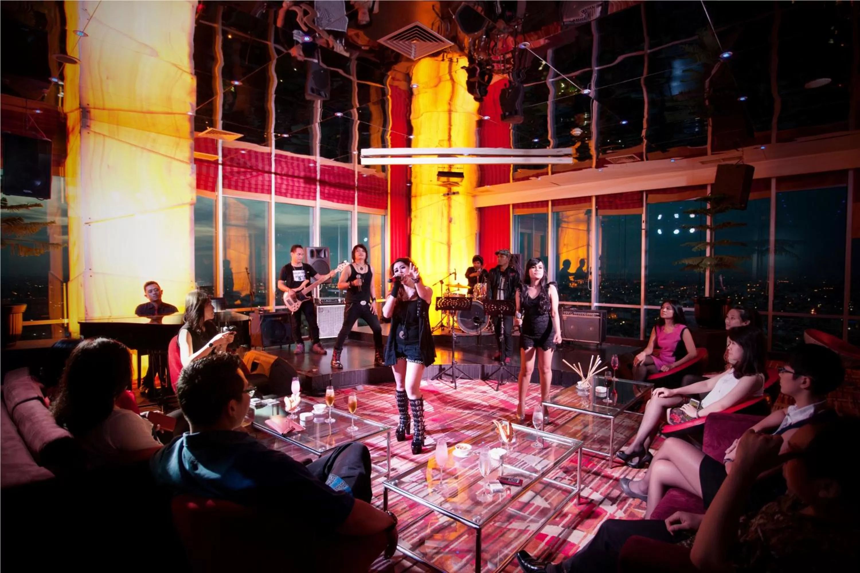 Lounge or bar in Cambridge Hotel Medan