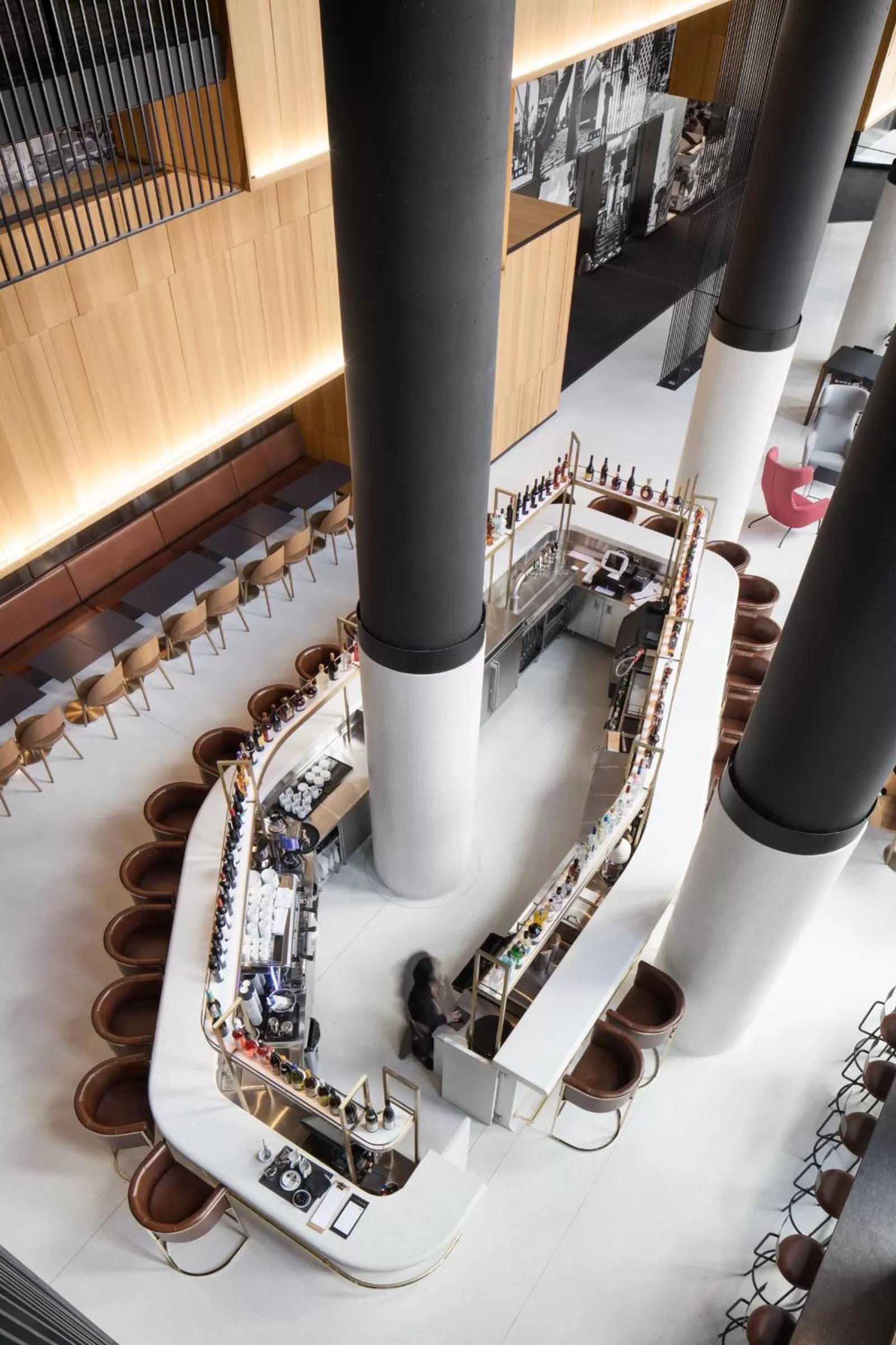 Restaurant/places to eat in Hotel Monville