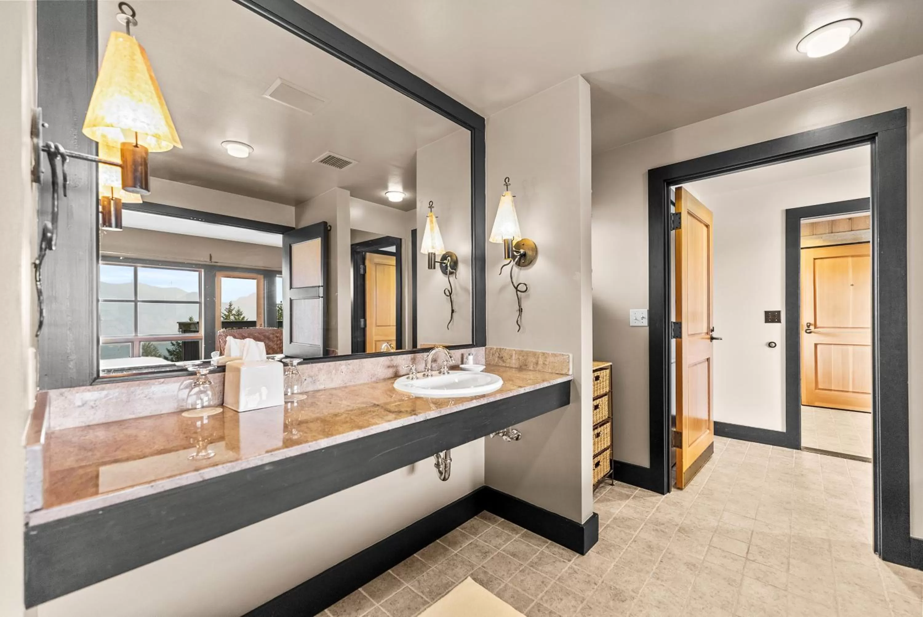 Bathroom, Bed in Sun Mountain Lodge