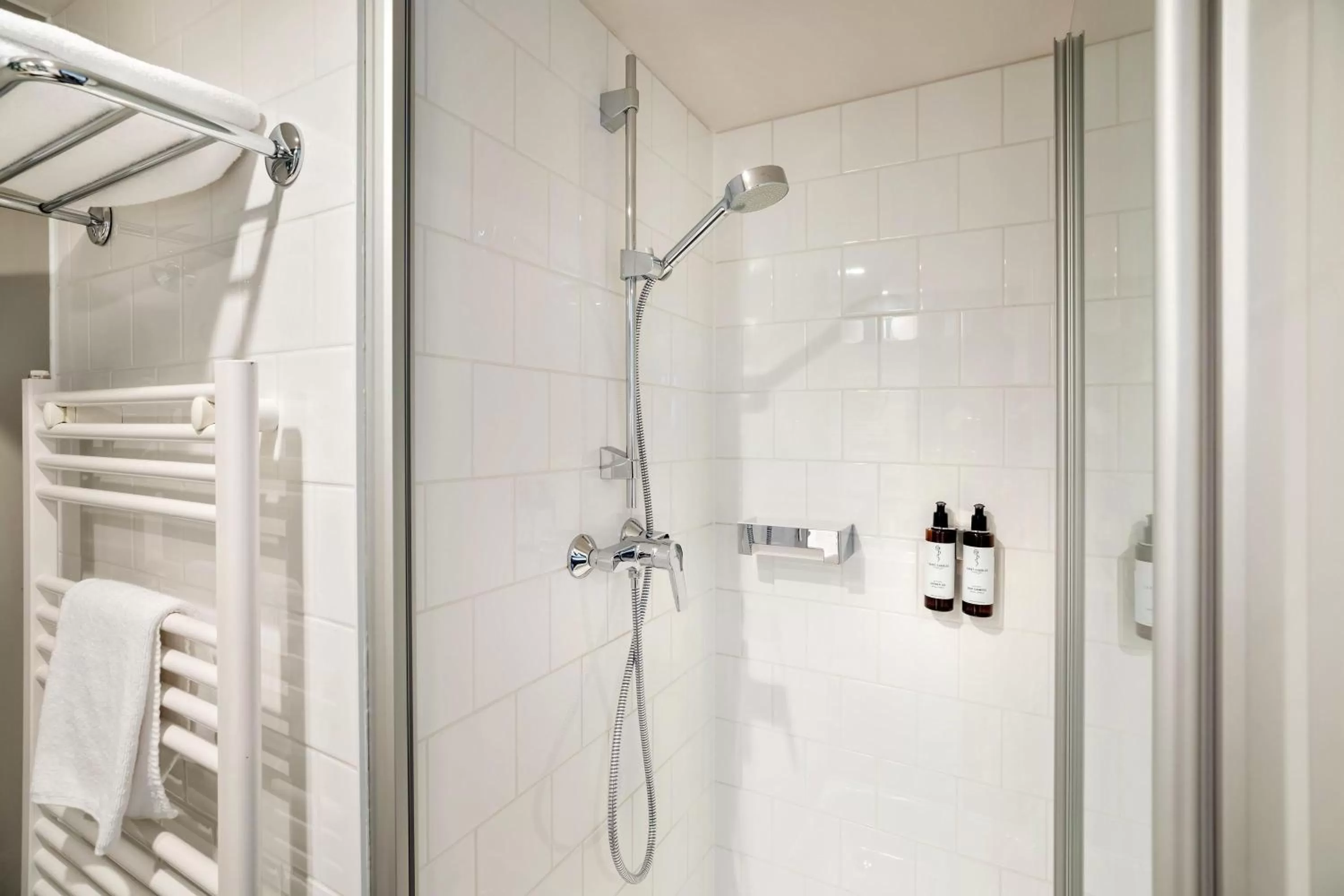 Shower, Bathroom in BASSENA Wien Messe Prater