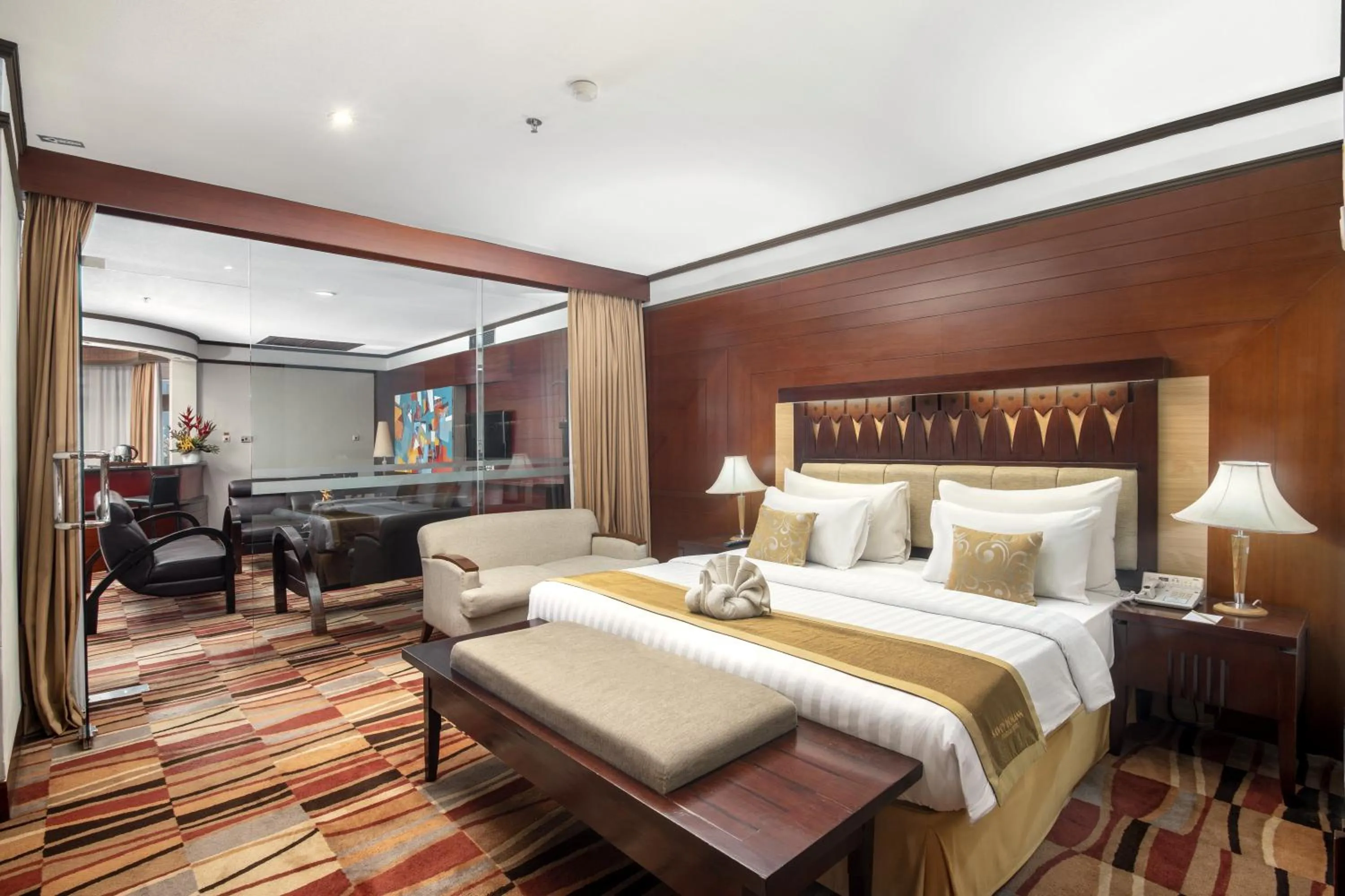 Bedroom, Bed in Hotel Savoy Homann