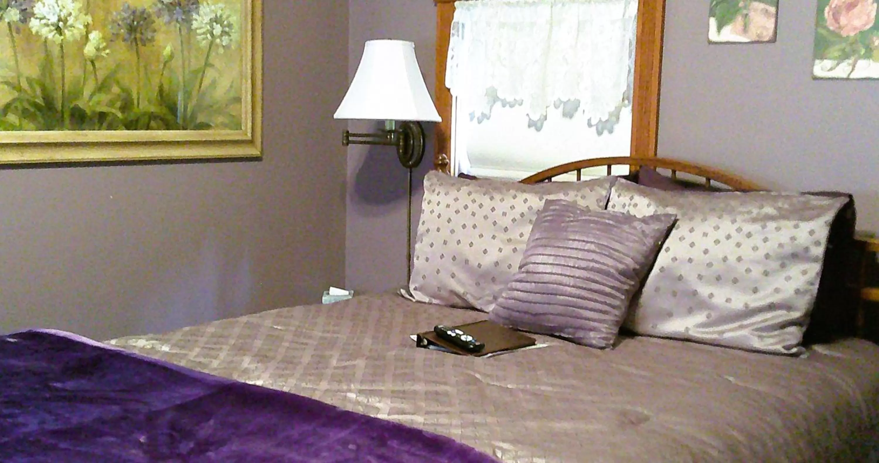 Queen Room with Spa Bath in Rock Cottage Gardens B&B