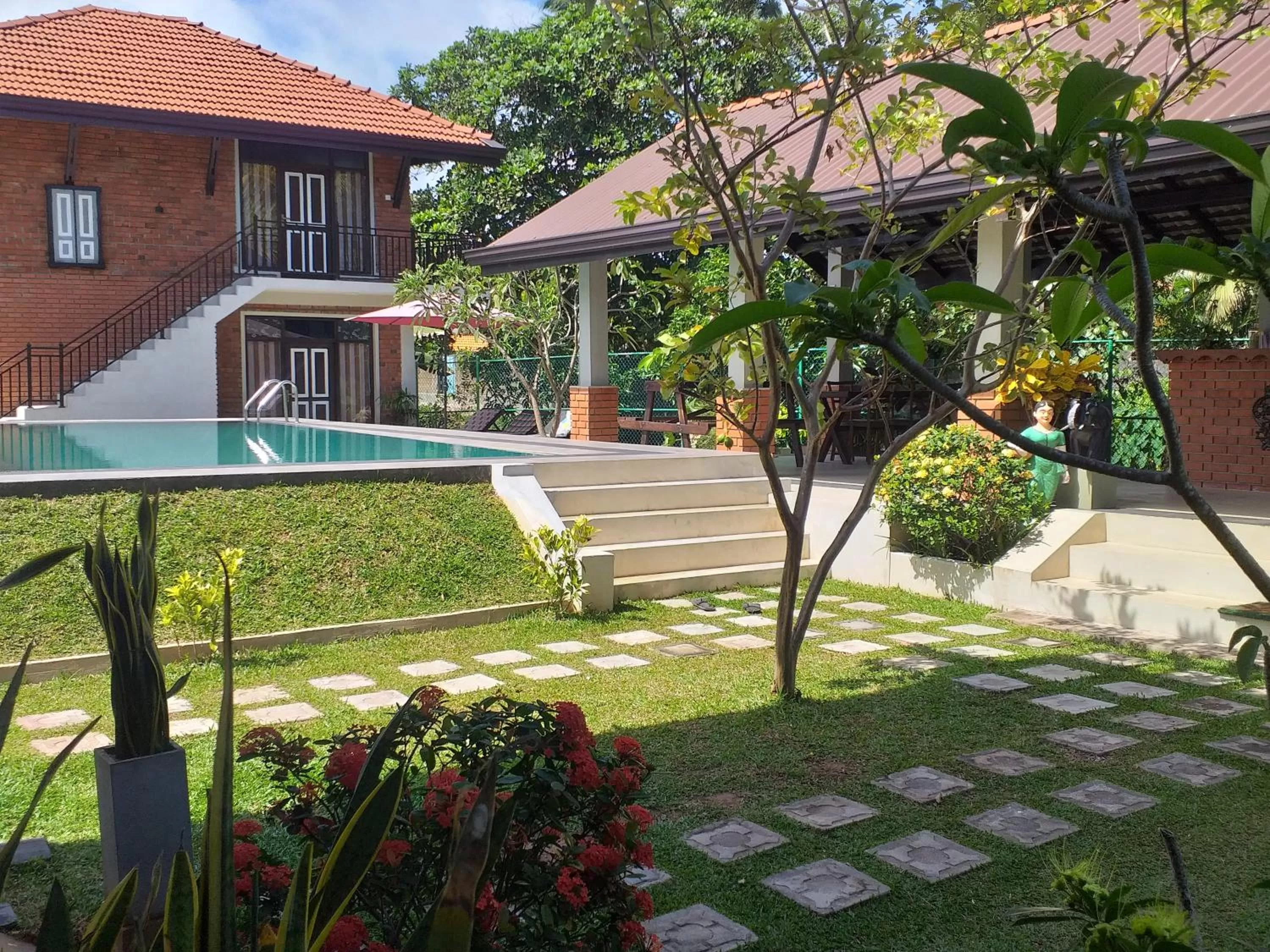 Swimming Pool in Green Wood Villa Negombo
