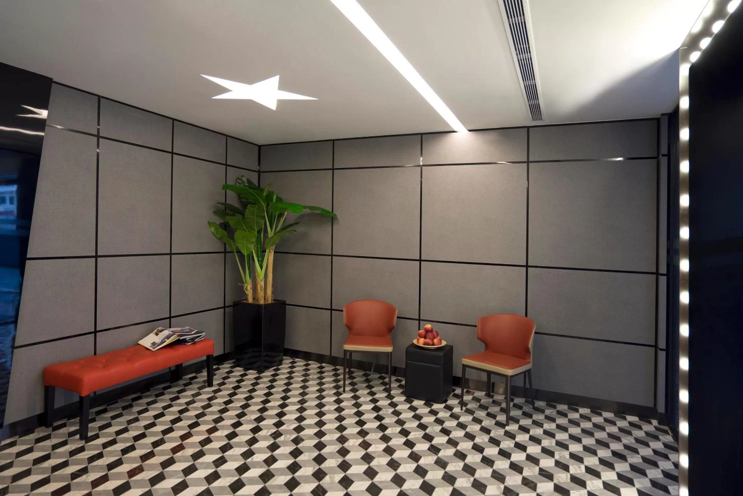 Lobby or reception in Hotel 81 Premier Hollywood