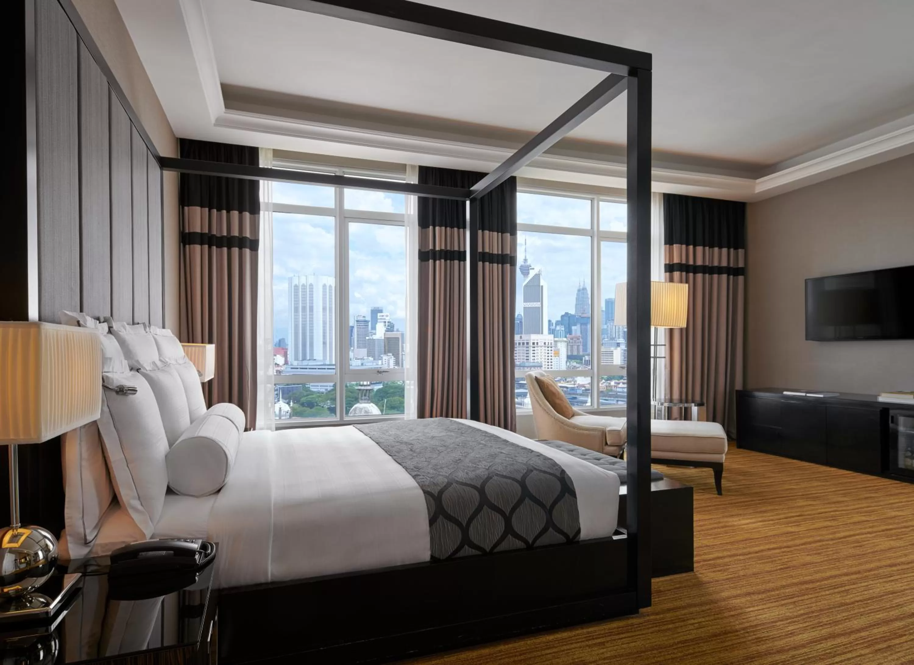 Bedroom, Bed in The Majestic Hotel Kuala Lumpur, Autograph Collection