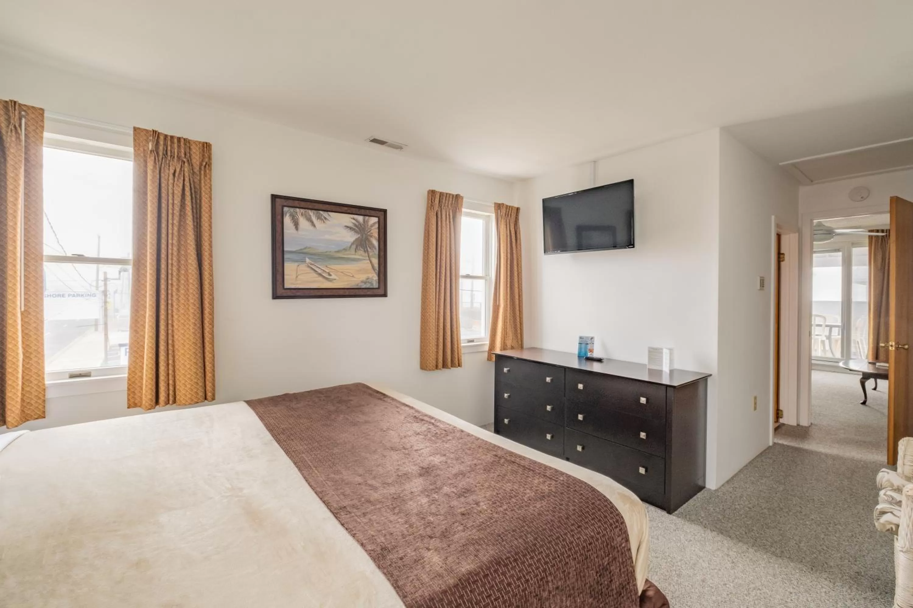 Bed in Heart of Wildwood Motel