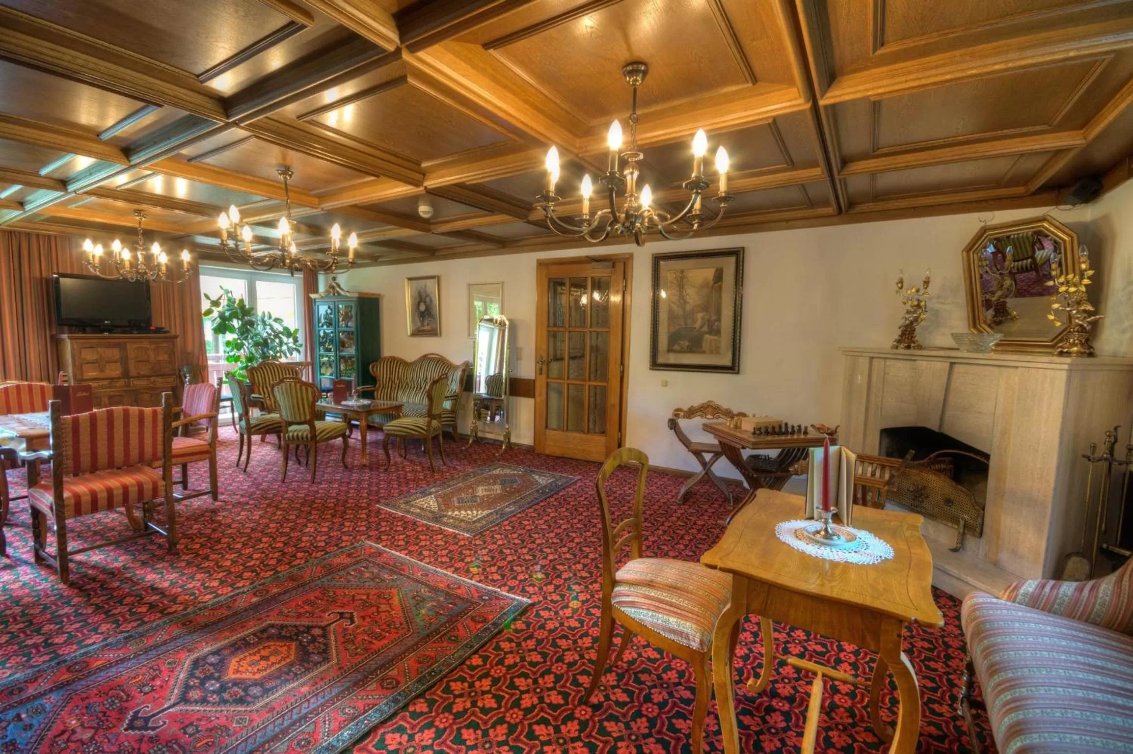 Communal lounge/ TV room in Hotel Alpina - Thermenhotels Gastein