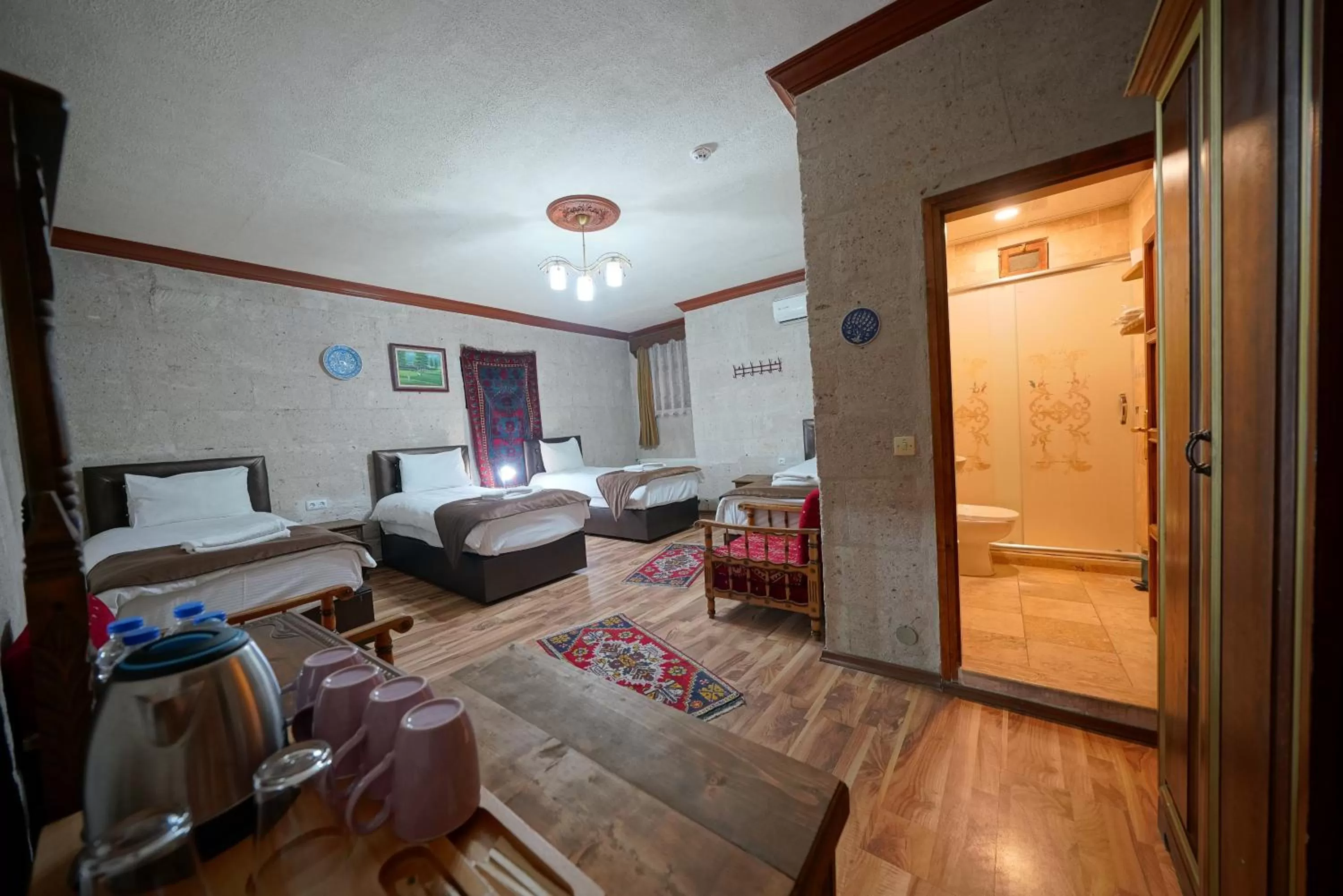 Photo of the whole room, Bed in Arch Palace