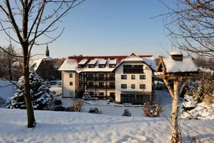 Facade/entrance, Winter in Hotel Zur Post
