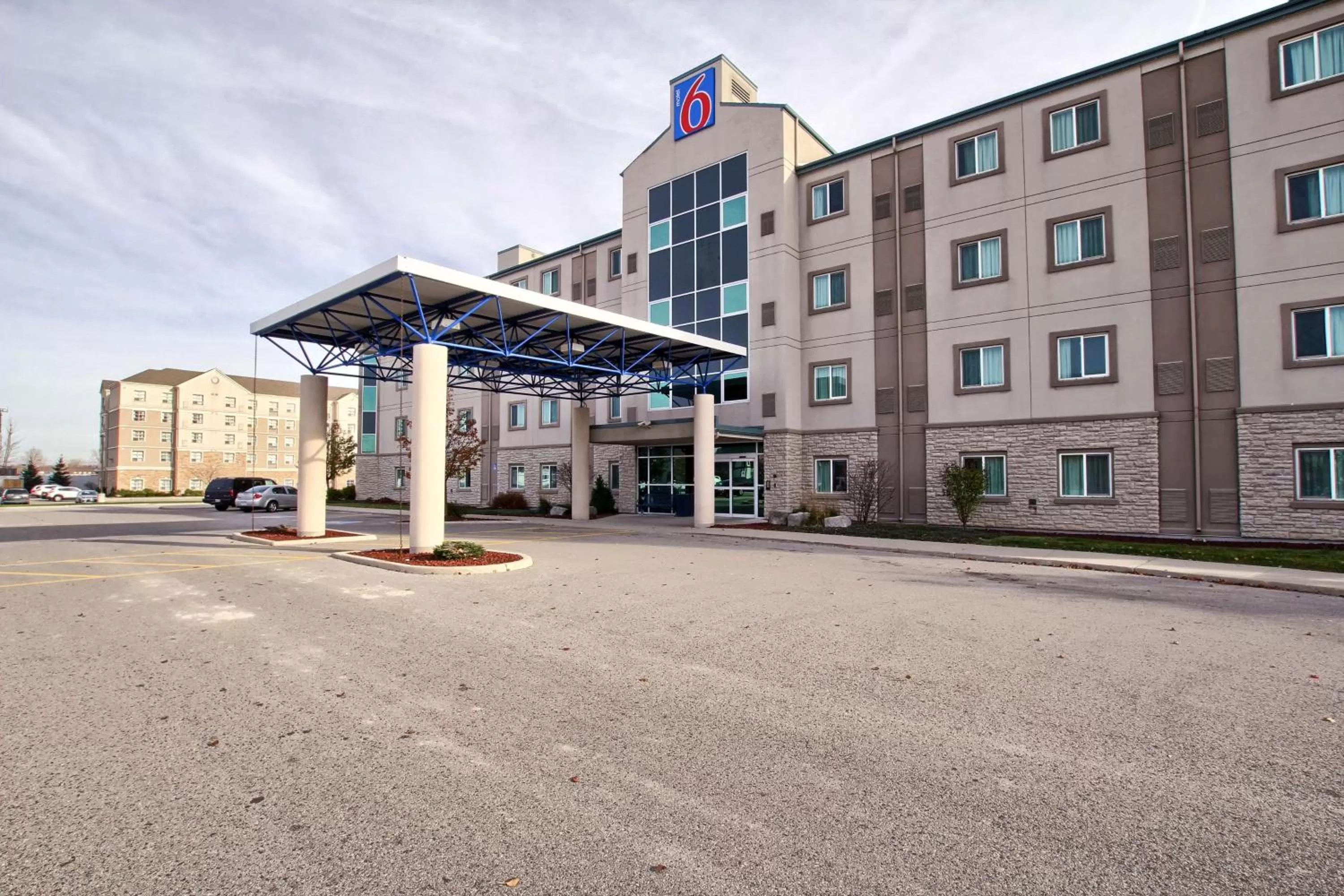 Property building in Motel 6-London, ON - Ontario
