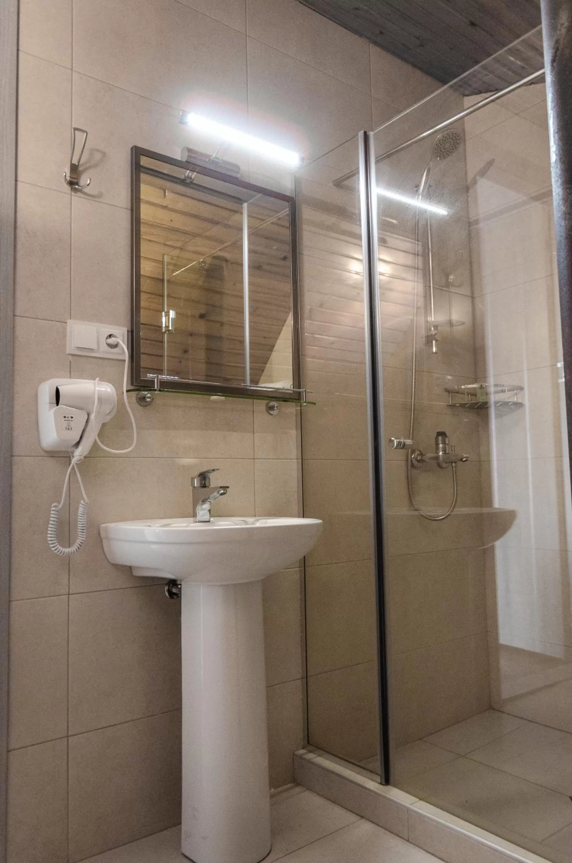 Shower in Hotel Imperial House