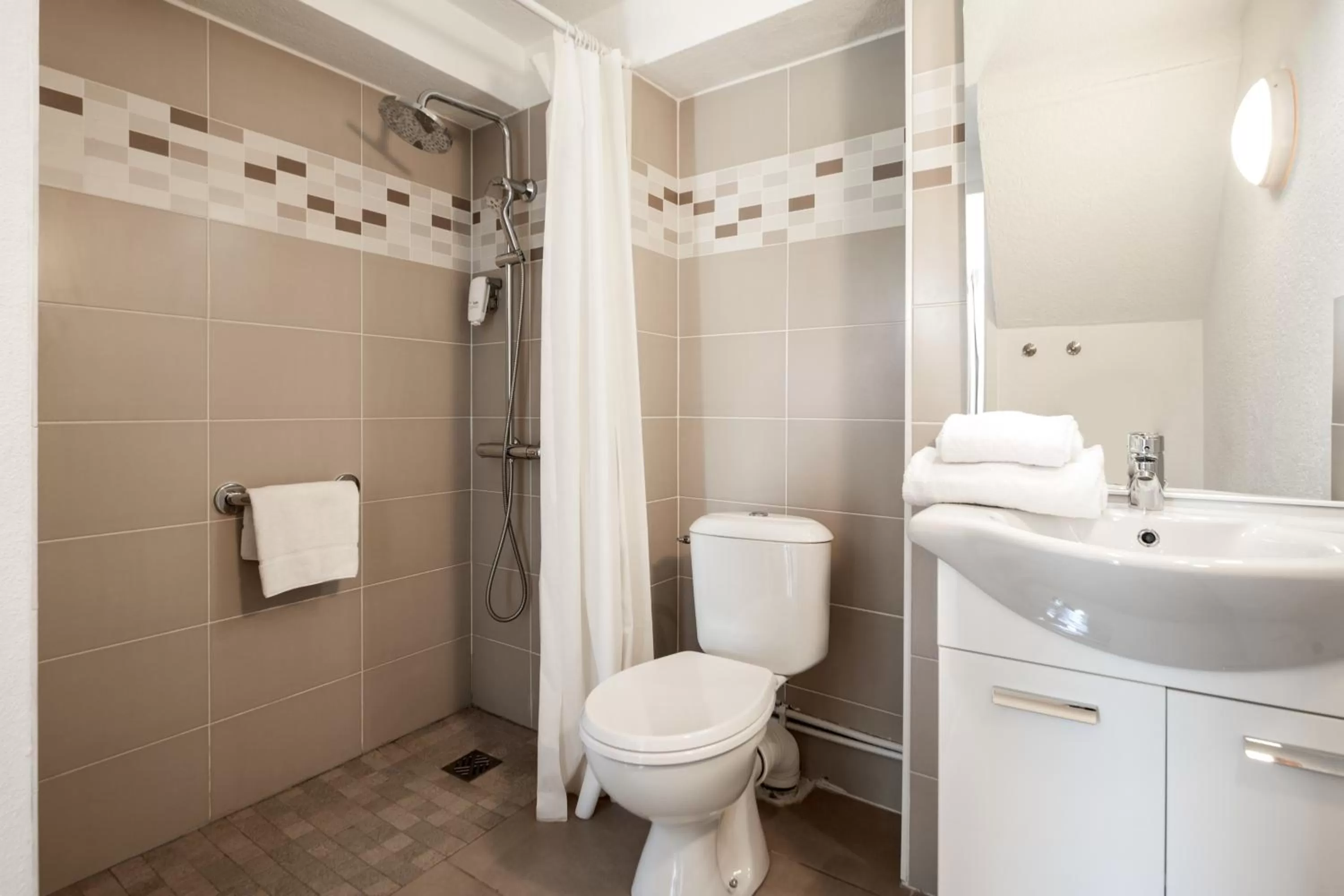 Bathroom in Comfort Aparthotel Mandelieu la Napoule Village