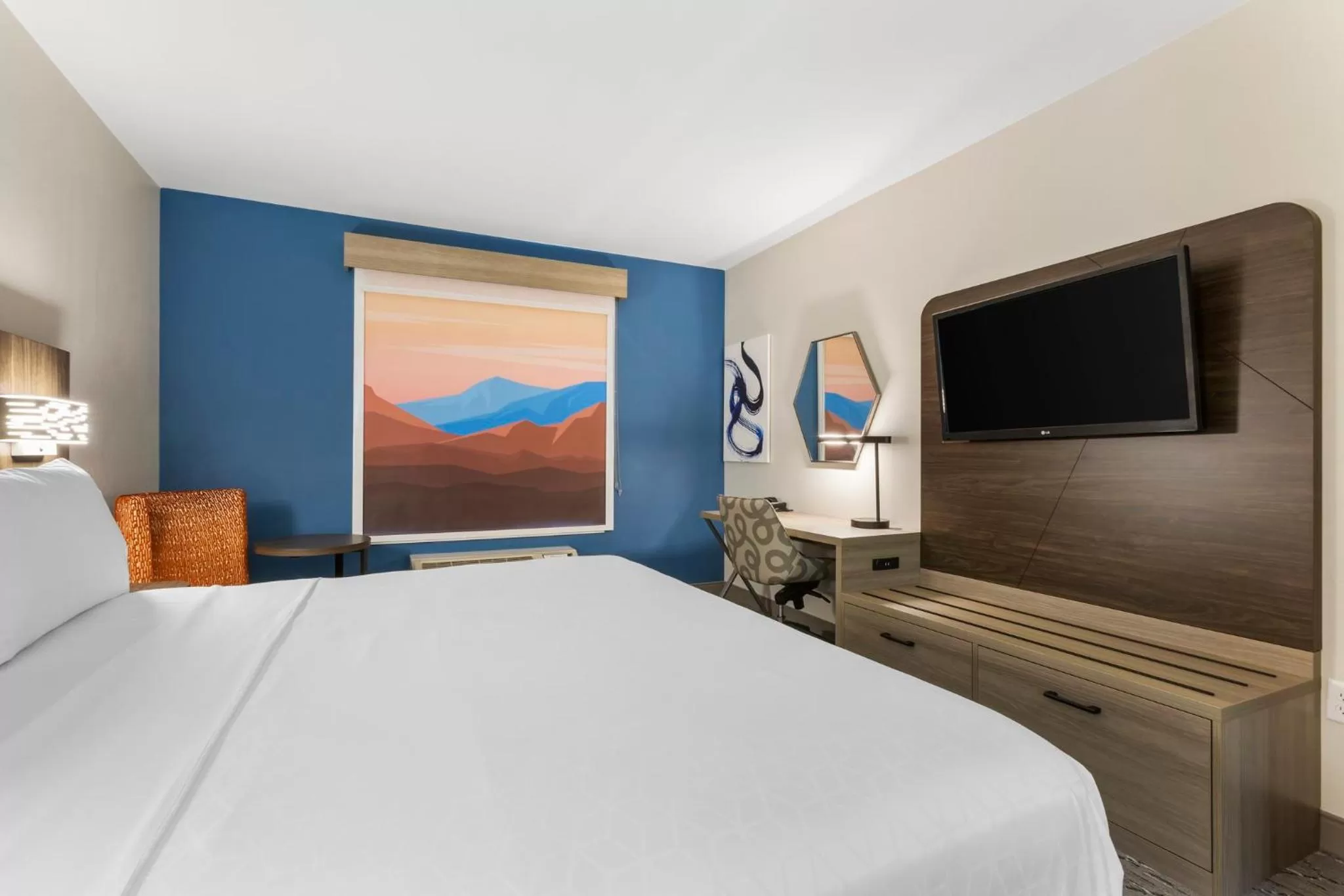 Photo of the whole room, Bed in Holiday Inn Express Belgrade-Bozeman Area by IHG