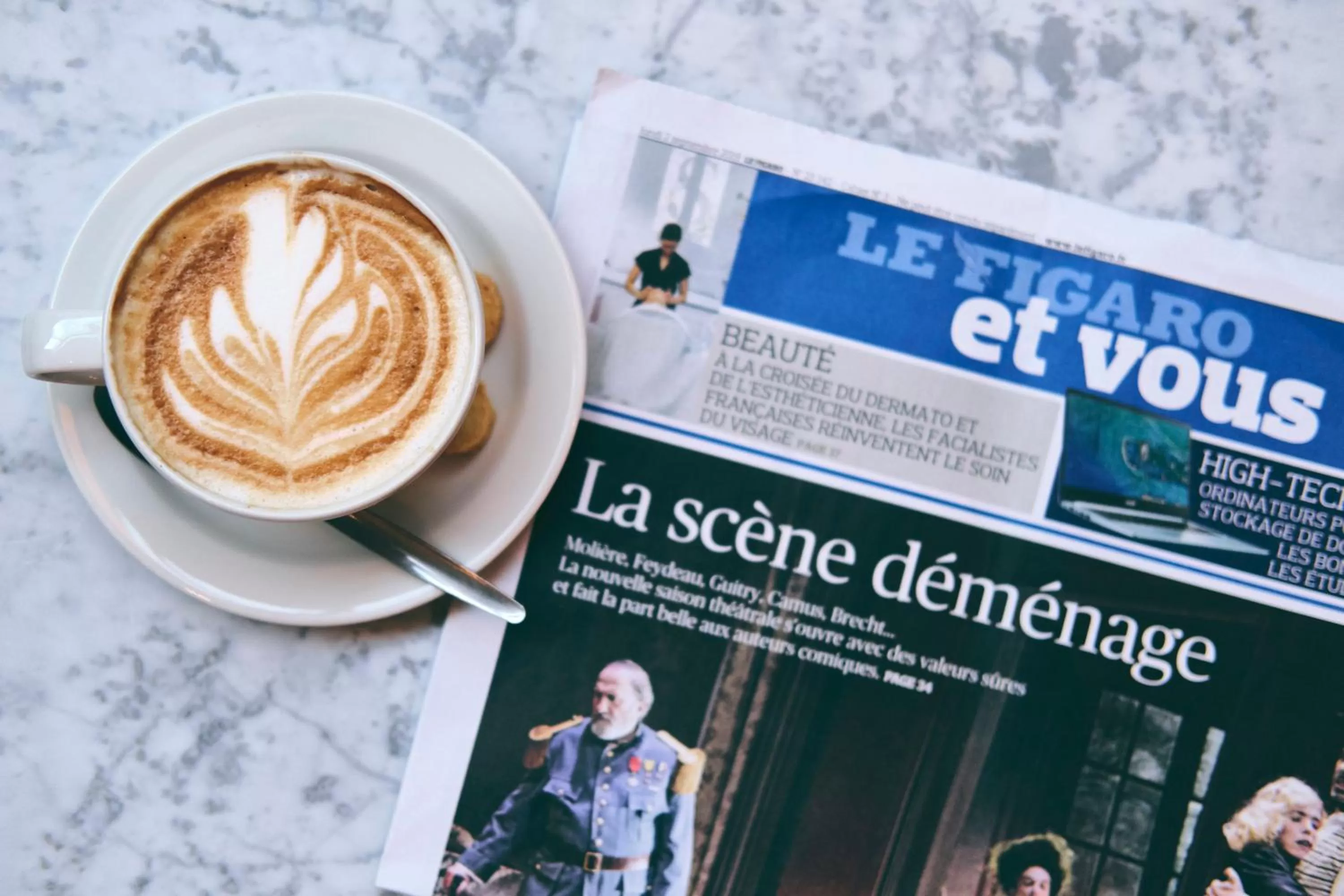 Restaurant/places to eat in Le Monde Hotel