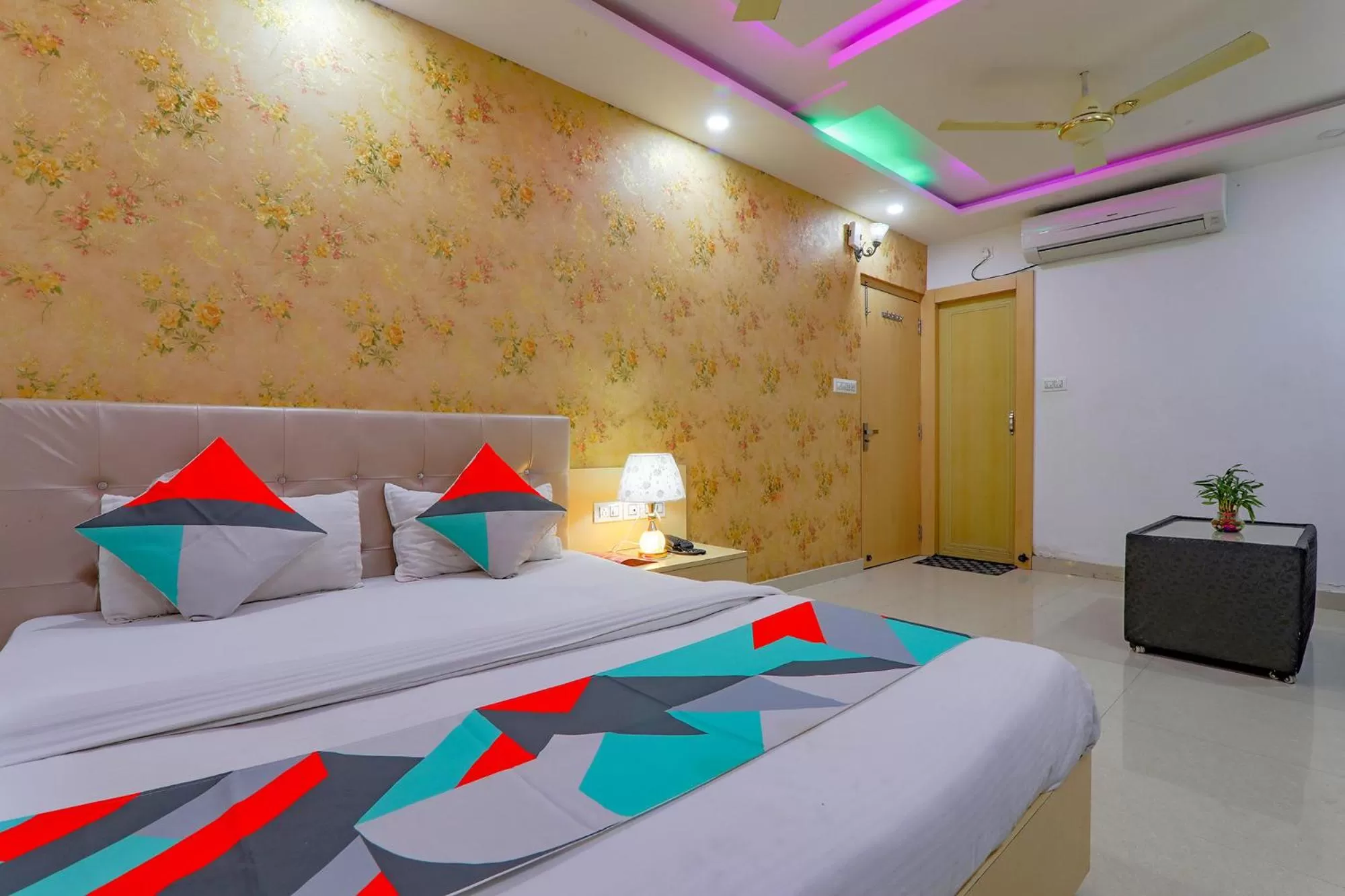 Bed in Via Moti Mahal - Sarnath museum