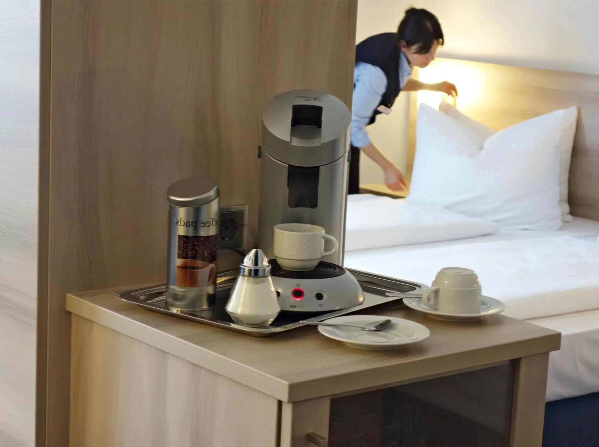 Staff, Bed in AMBER ECONTEL