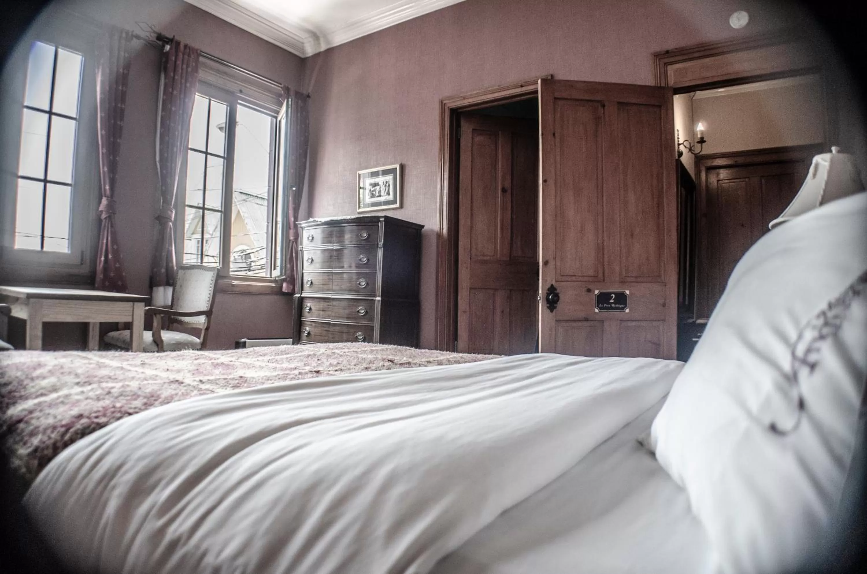 Bed in Hotel Manoir Atkinson