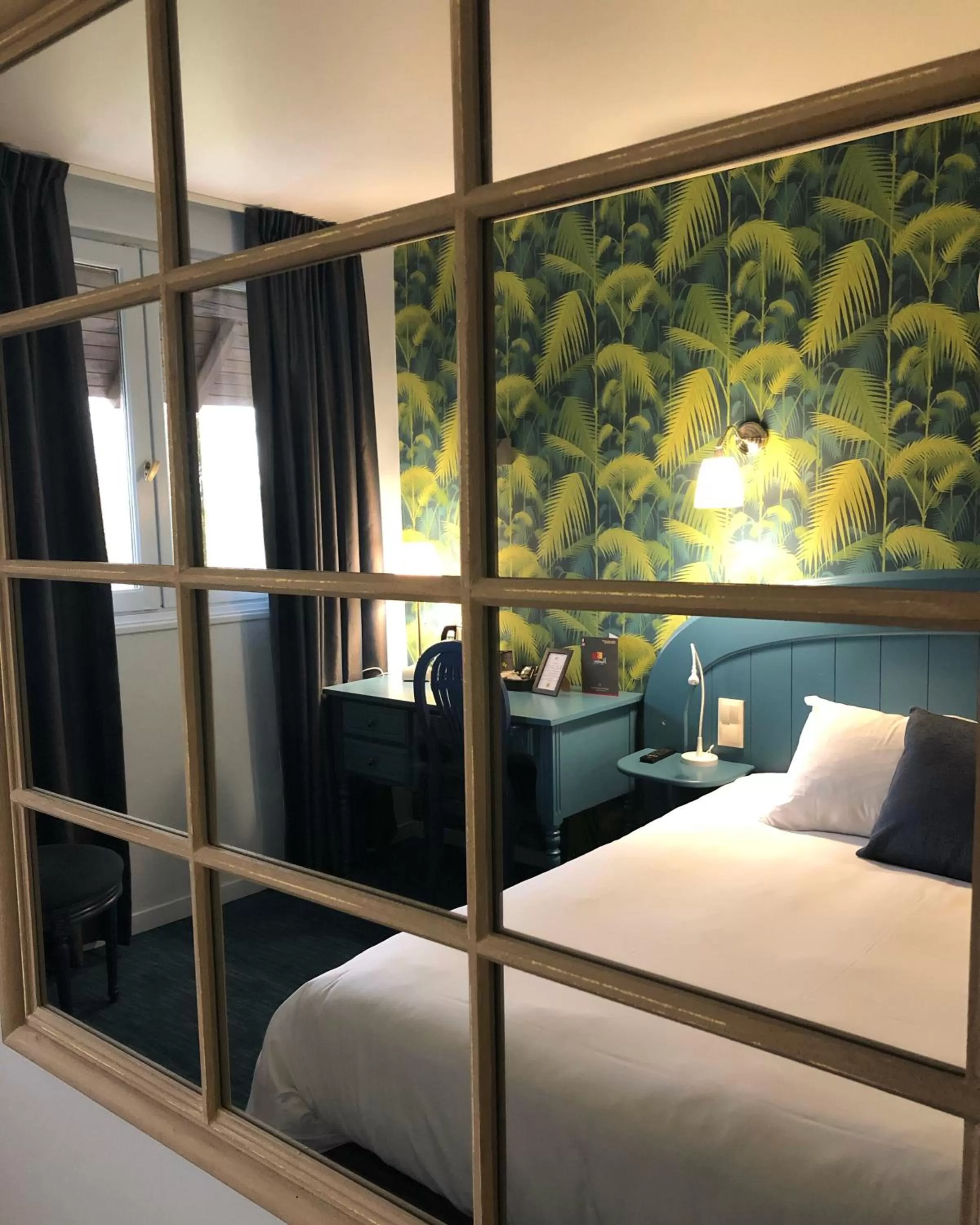 Bedroom, Bed in La Flambée