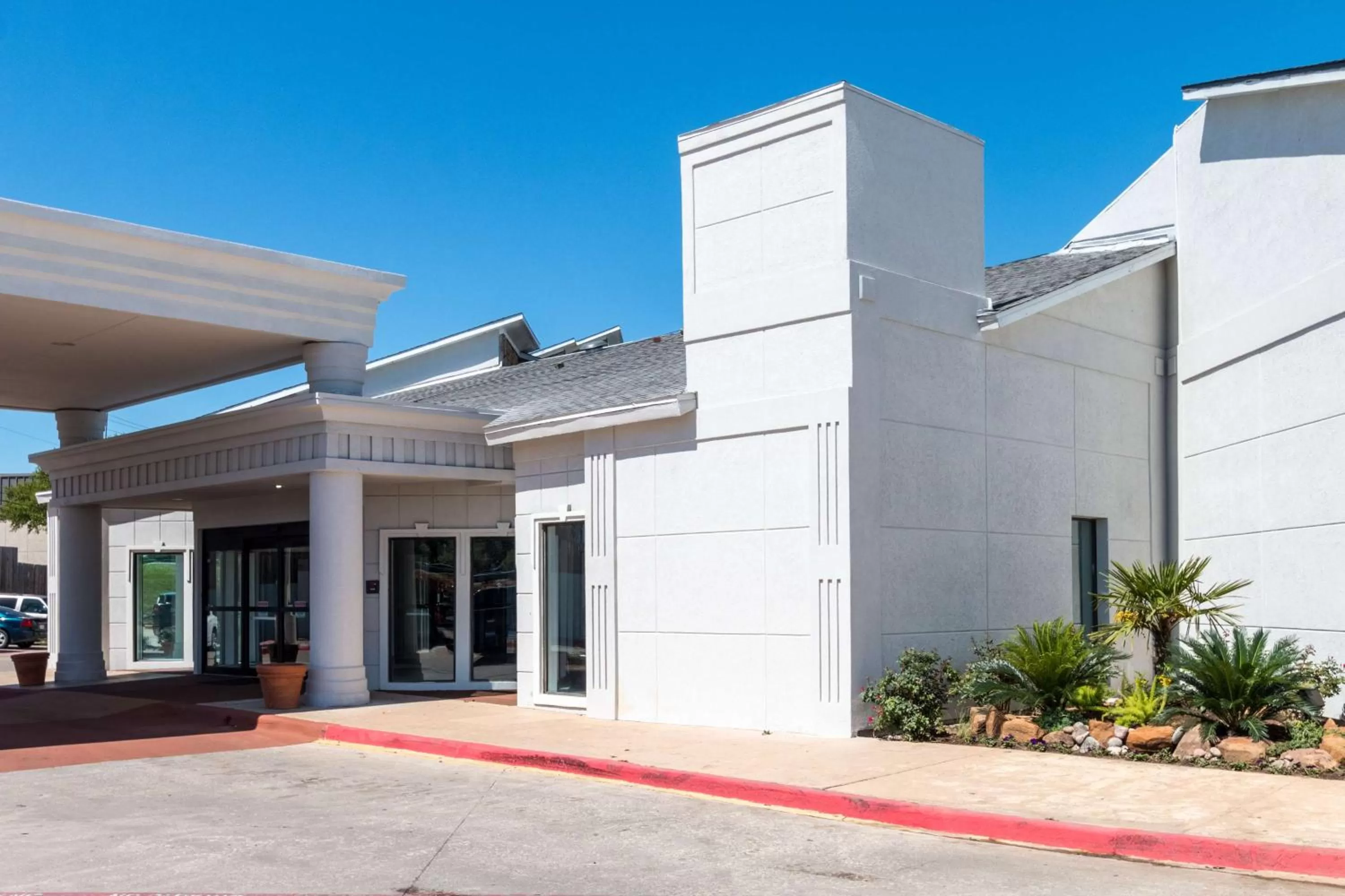 Property building in Studio 6-Arlington, TX