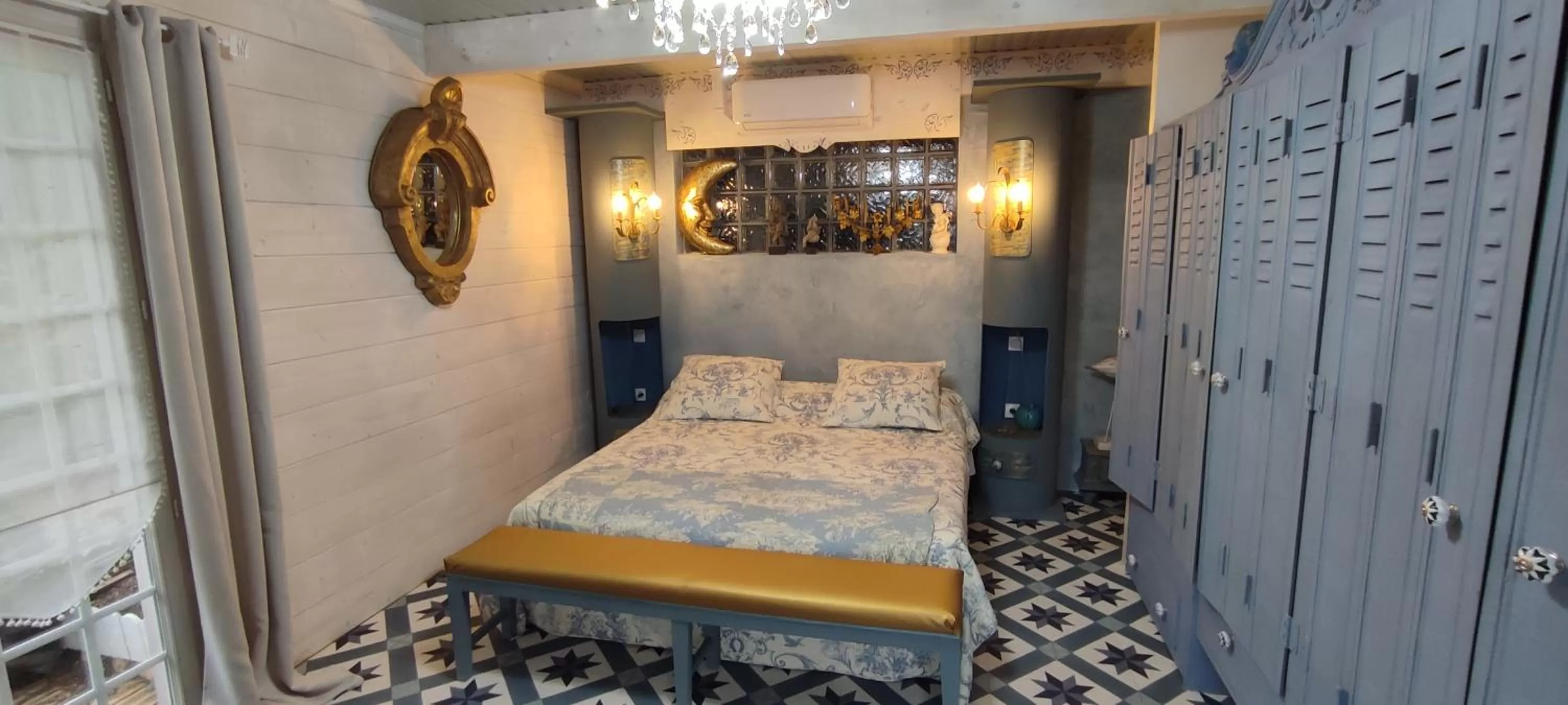 Bed in Domaine Le Lanis Chambre d'hôtes avec spa sur réservation