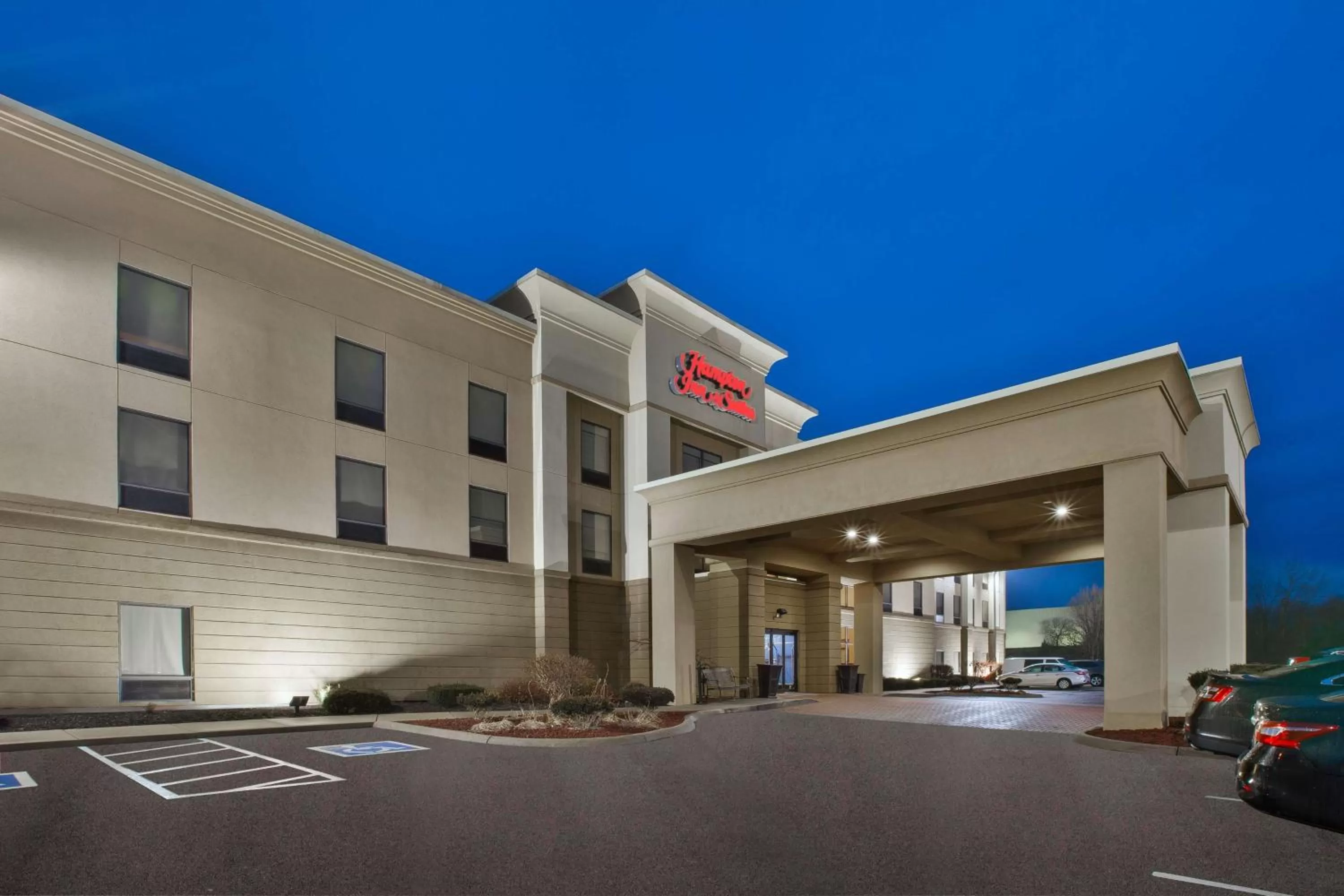 Property building in Hampton Inn & Suites Springboro
