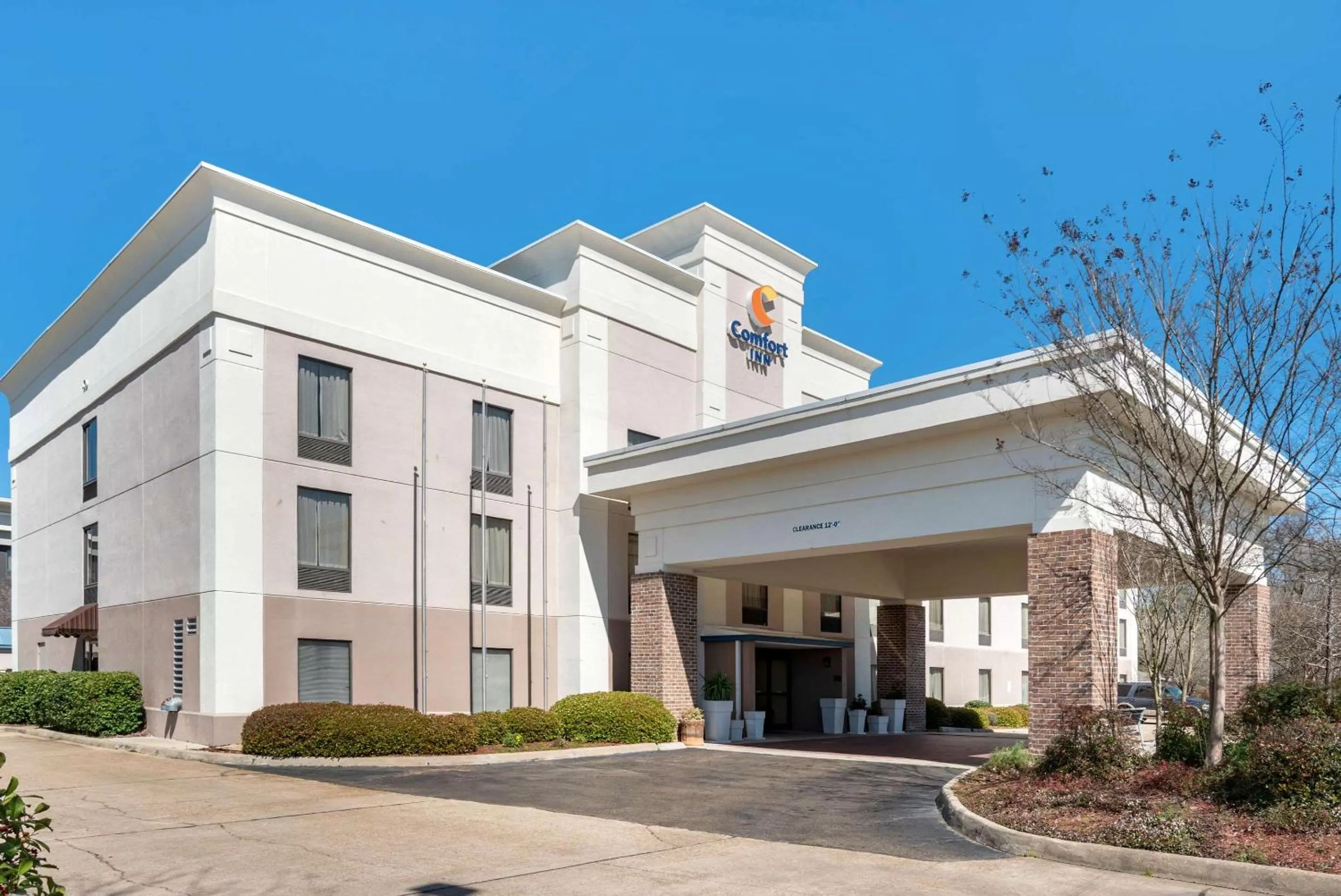 Property building in Comfort Inn Pearl-Jackson