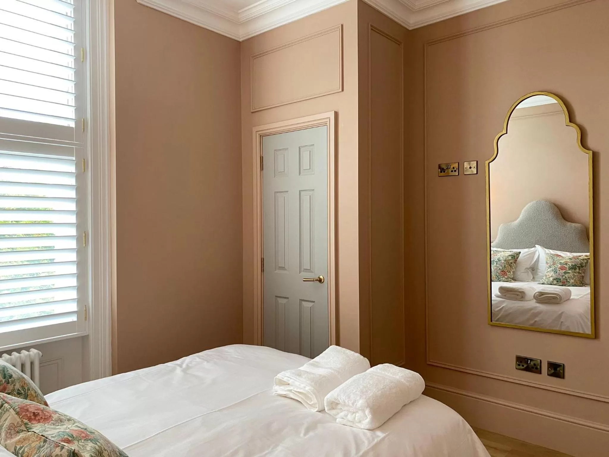 Bed in Railway House York by Chateau Anna