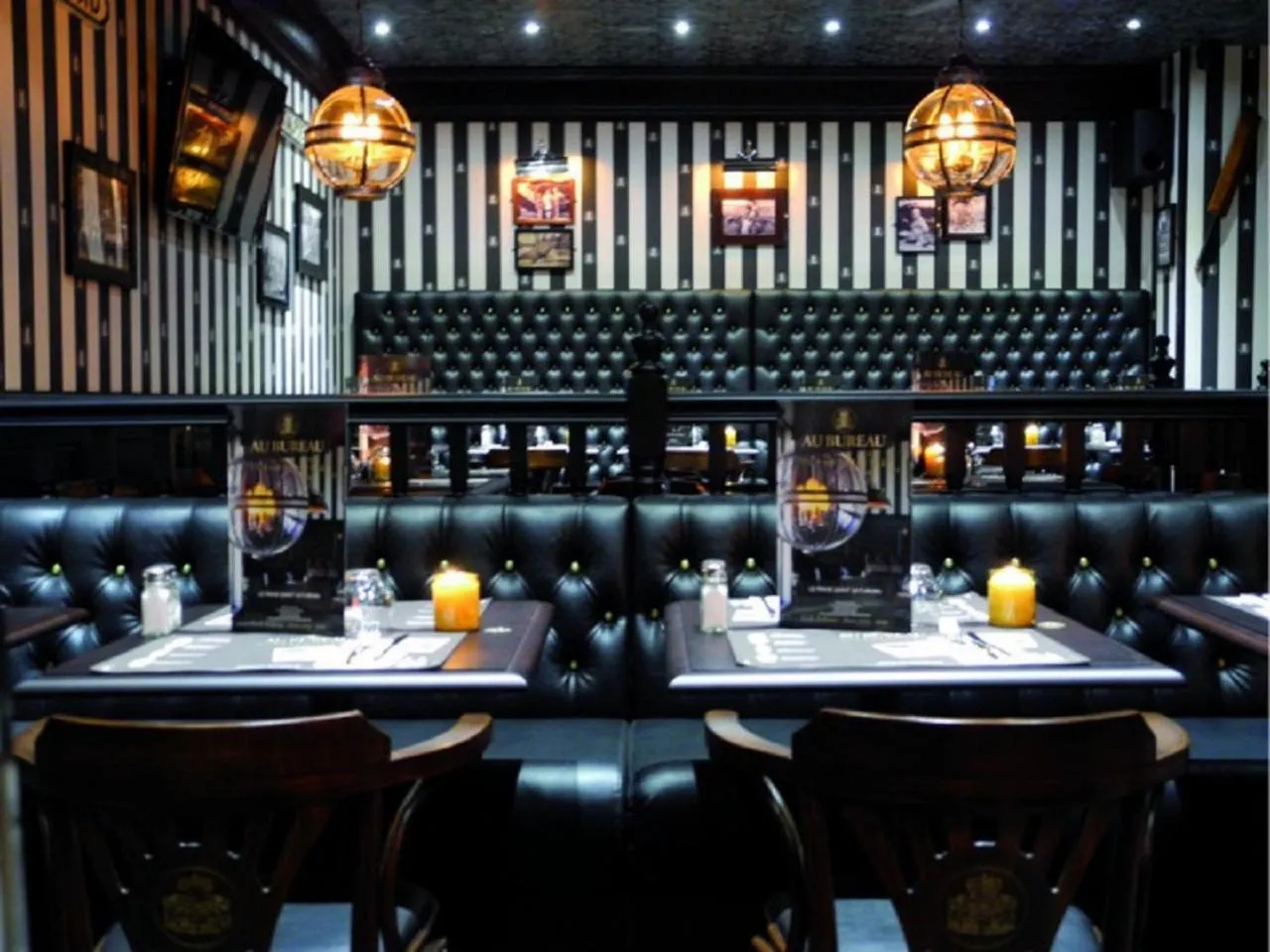 Lounge or bar in ibis Styles Paris Velizy