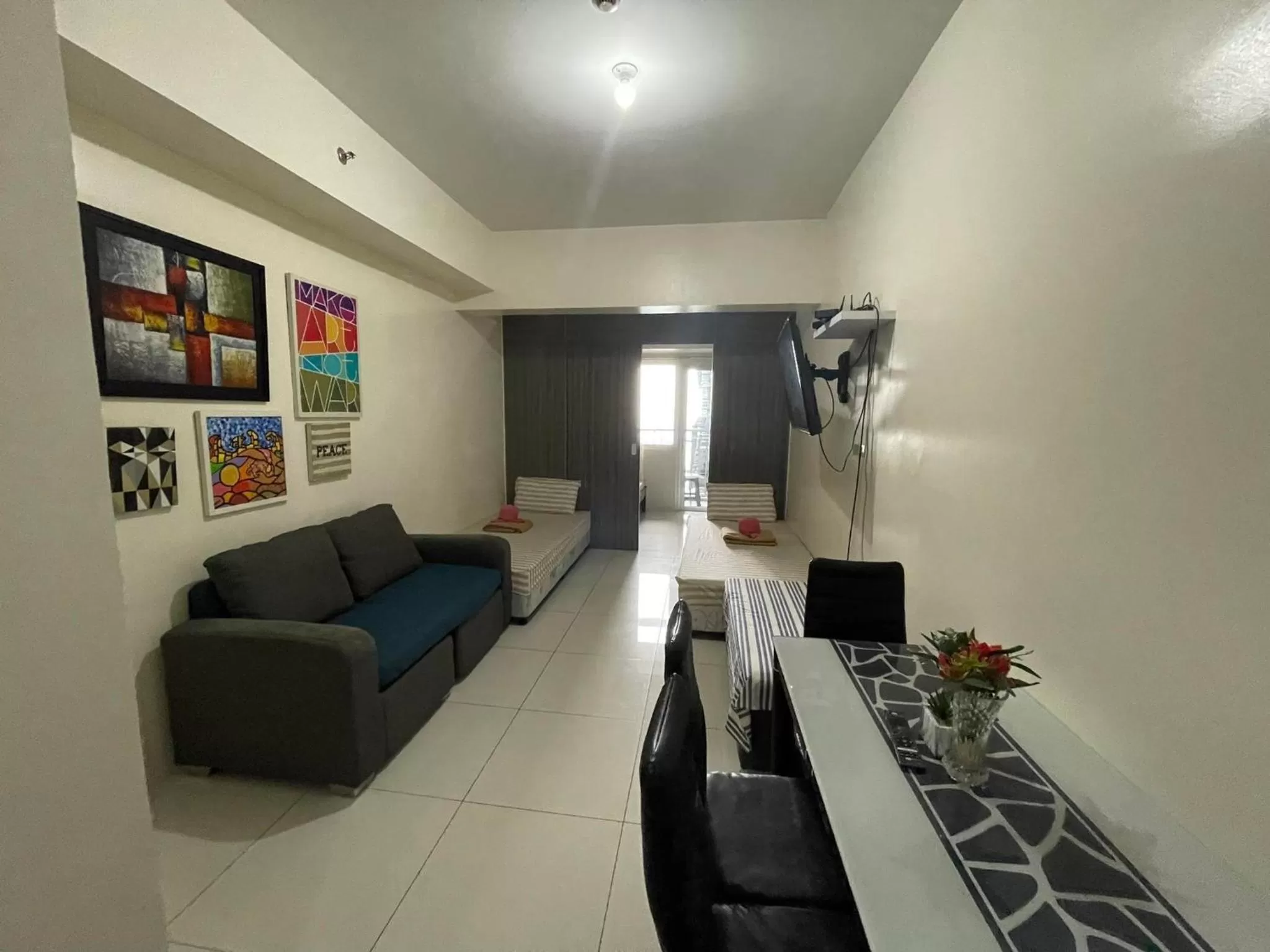 Living room, Seating Area in Green Residences Staycation by PBYY