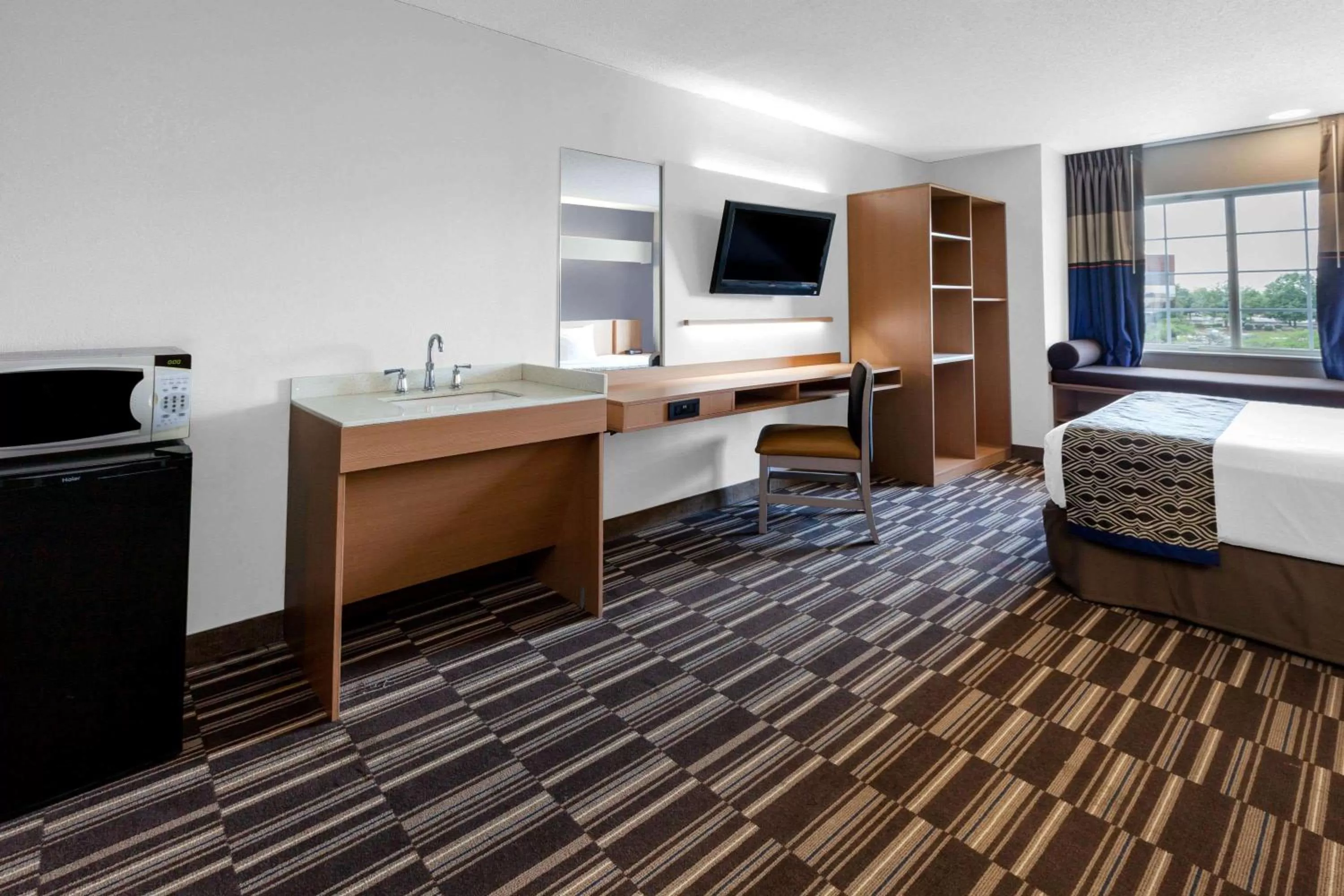 Photo of the whole room in Microtel Inn Suite by Wyndham BWI Airport