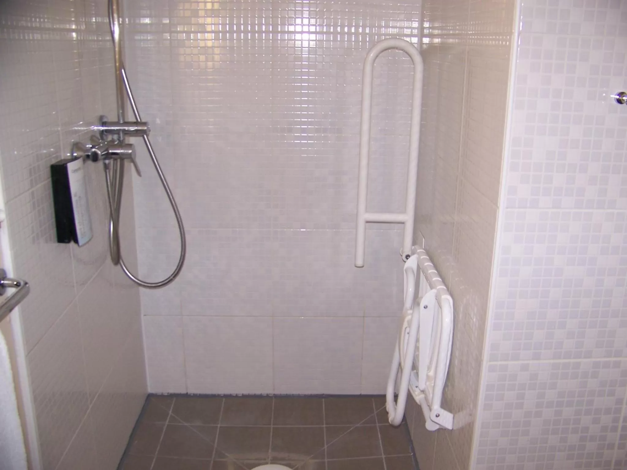 Shower in Campanile Château-Thierry