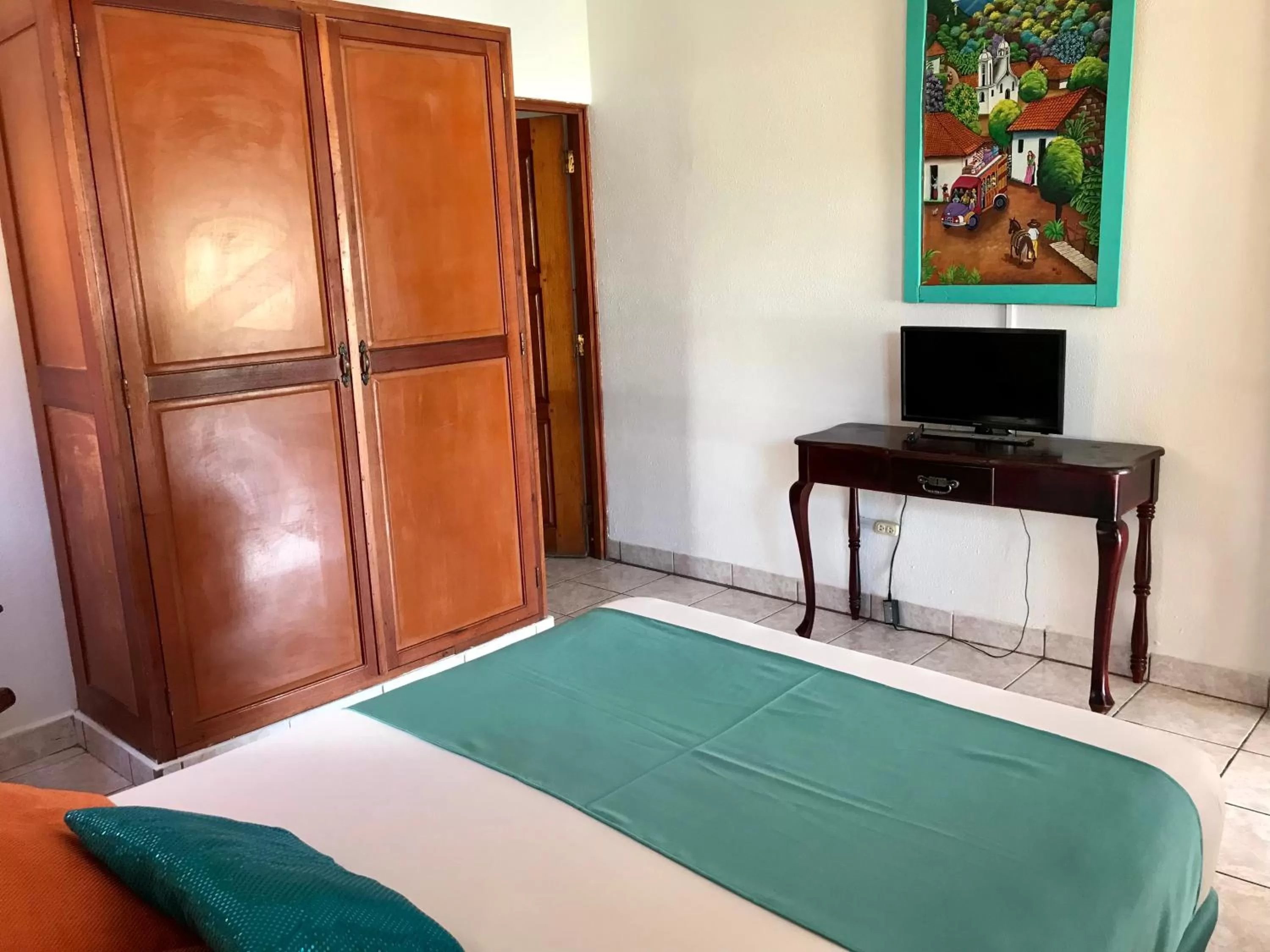 Photo of the whole room, Bed in HC Liri Hotel