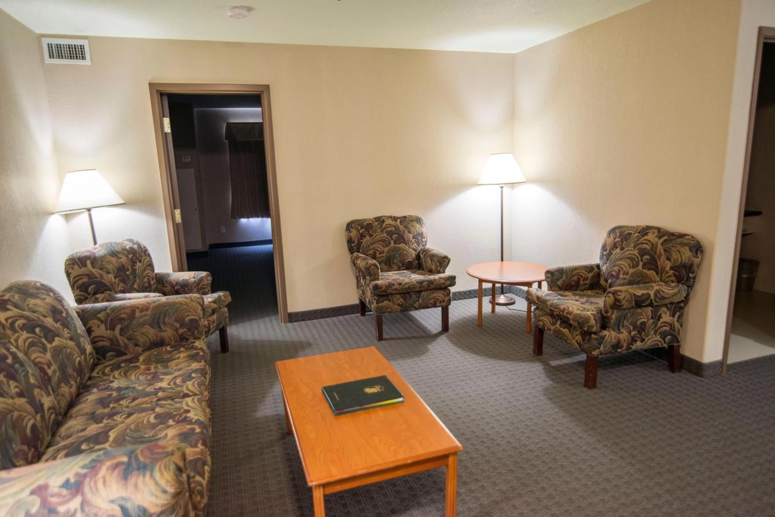 Super 8 by Wyndham Dauphin