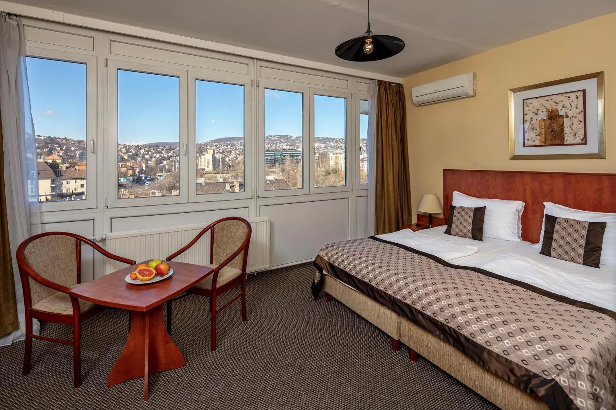 Bed in Hotel Charles