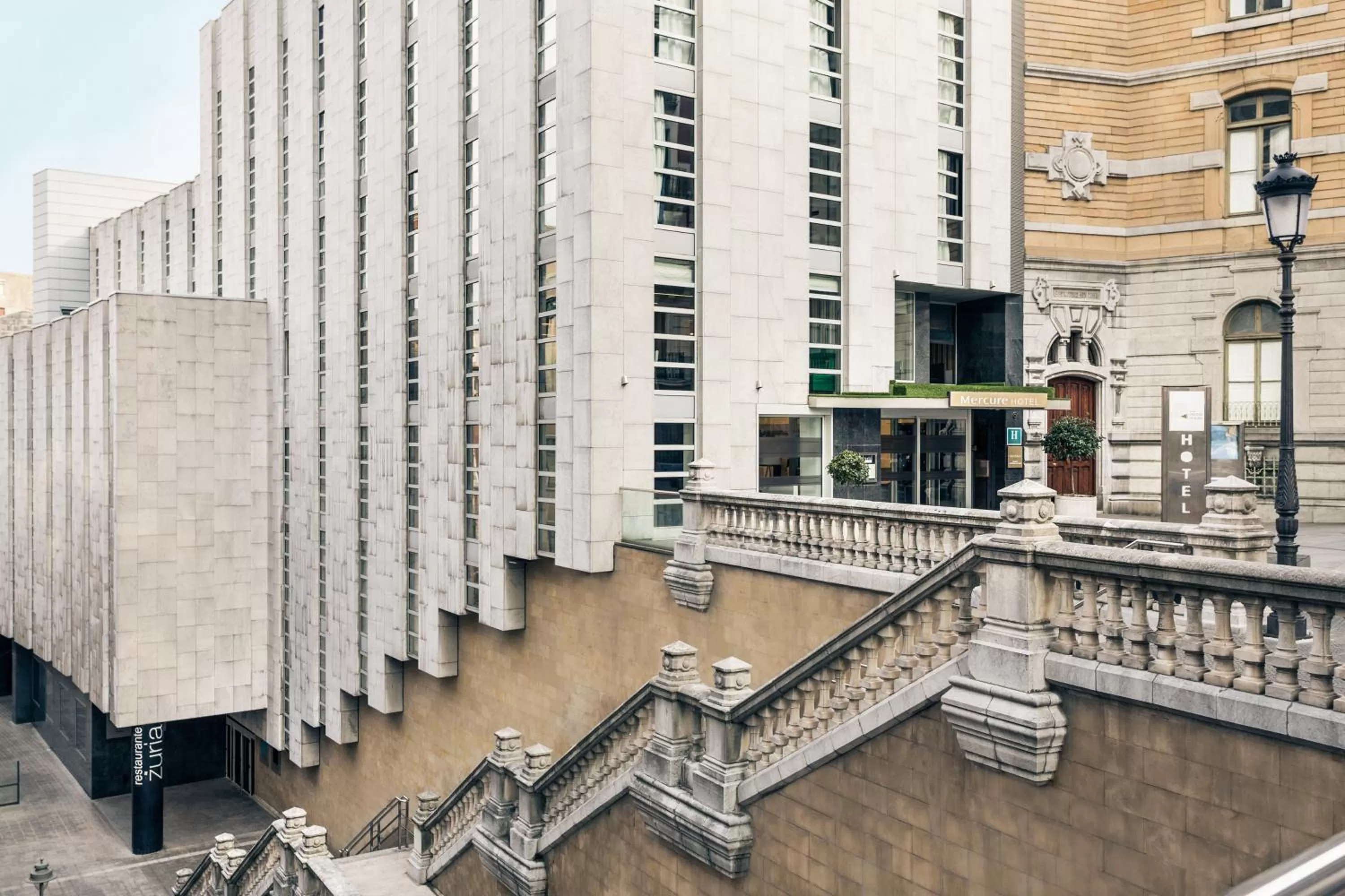 Property building in Hotel Mercure Jardines de Albia