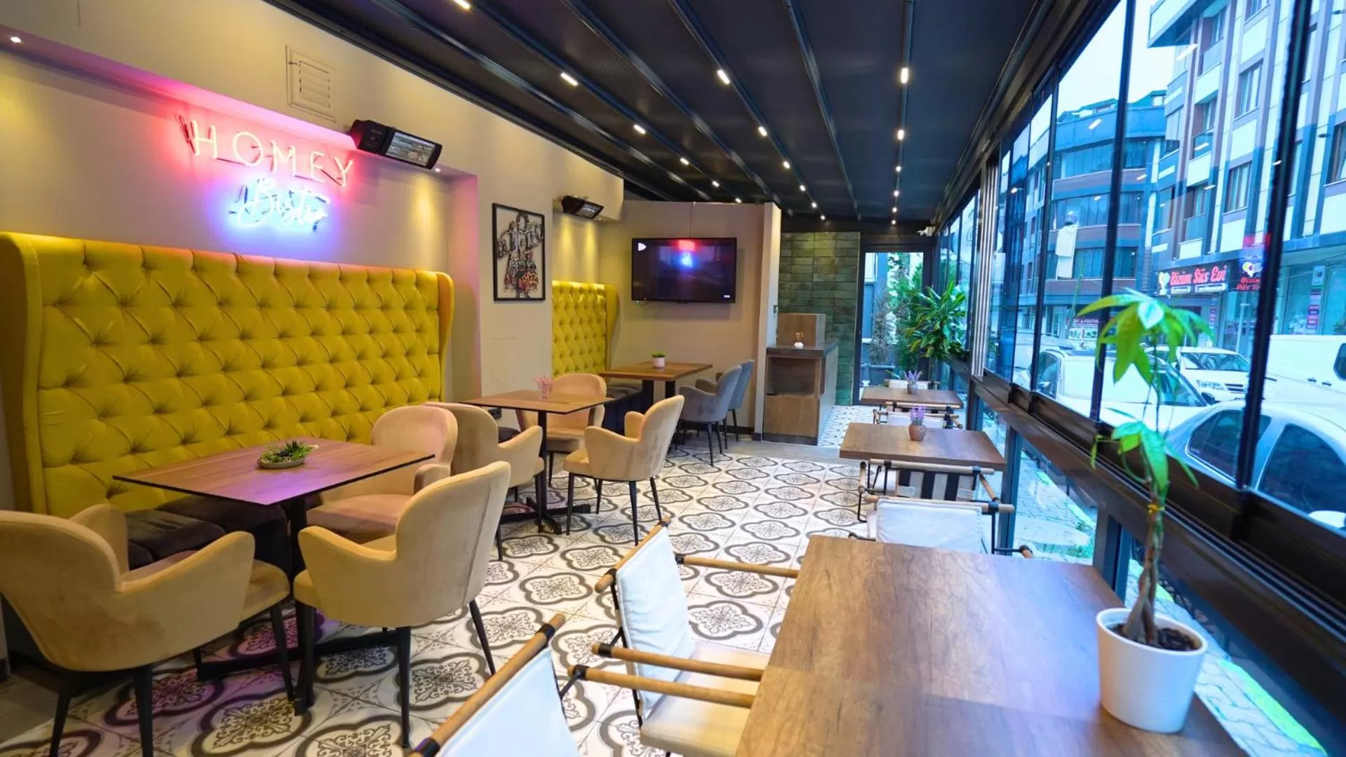 Restaurant/places to eat in Homey AirPort Hotel