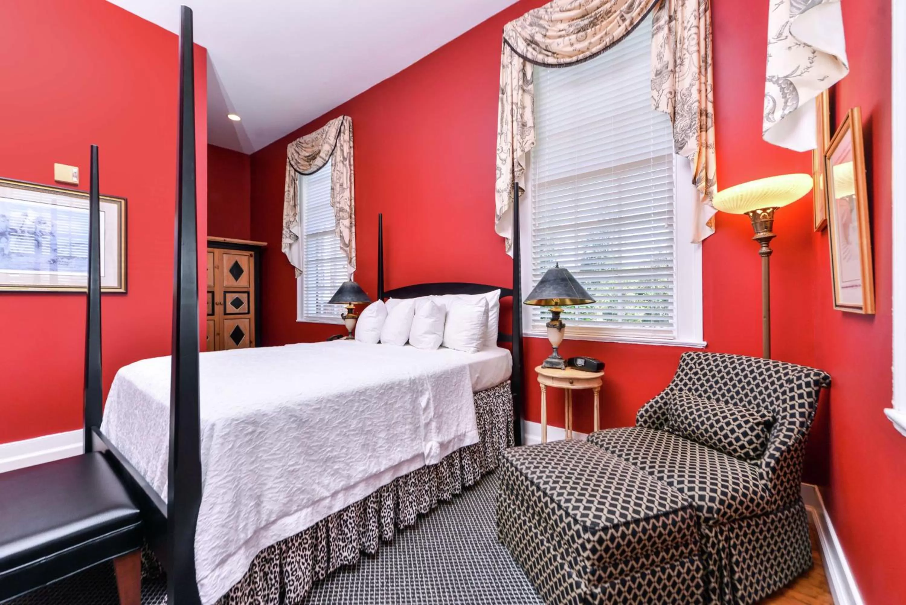Living room, Bed in Hampton Inn Lexington Historic Area