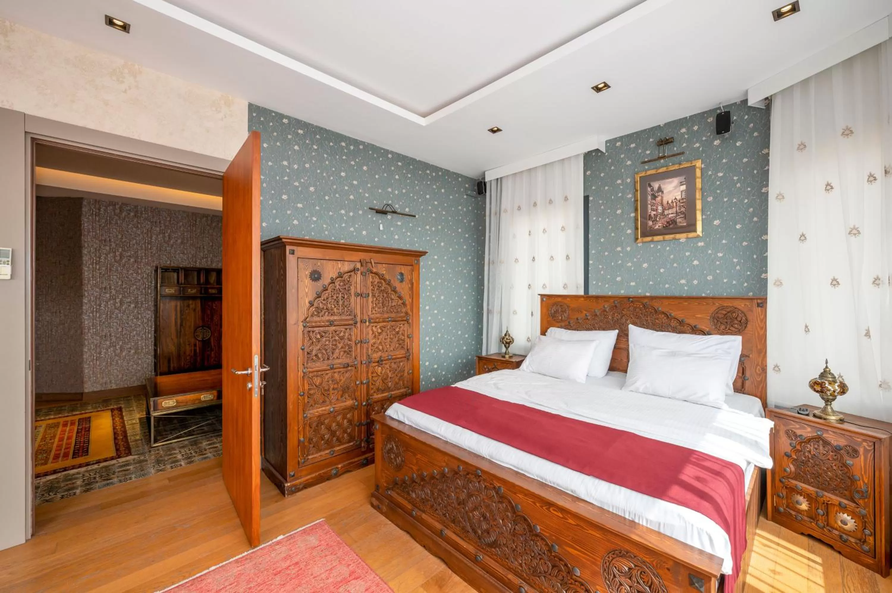 Communal lounge/ TV room, Bed in O'Pera Okanlı Suites