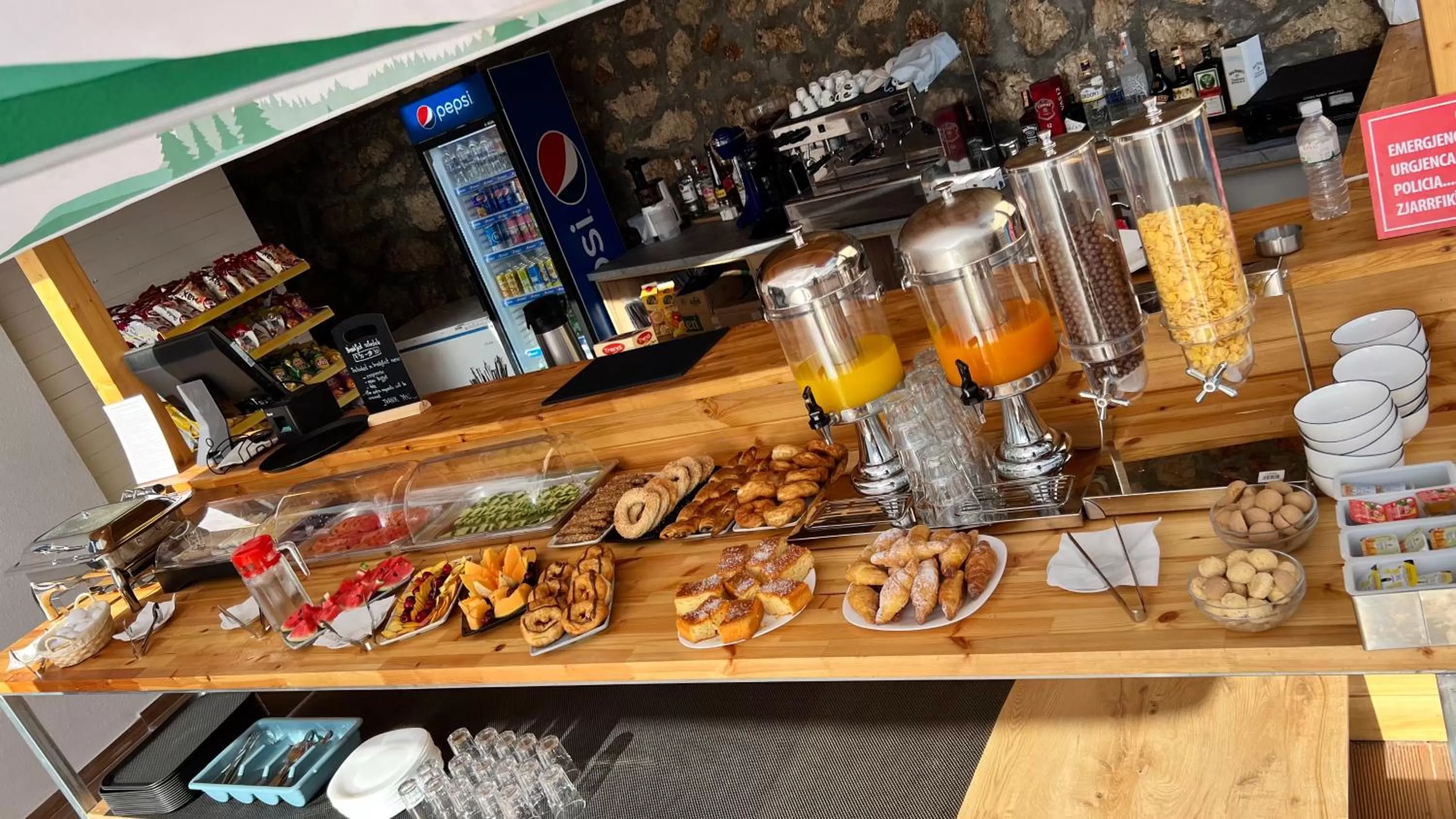 Breakfast in Hotel Memaj