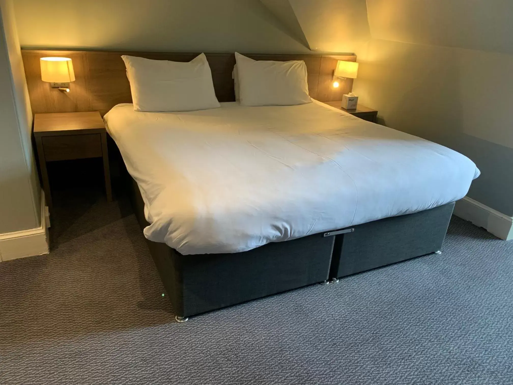 Deluxe King Room in The Royal Hotel Elgin Deluxe King Room in The Royal Hotel Elgin