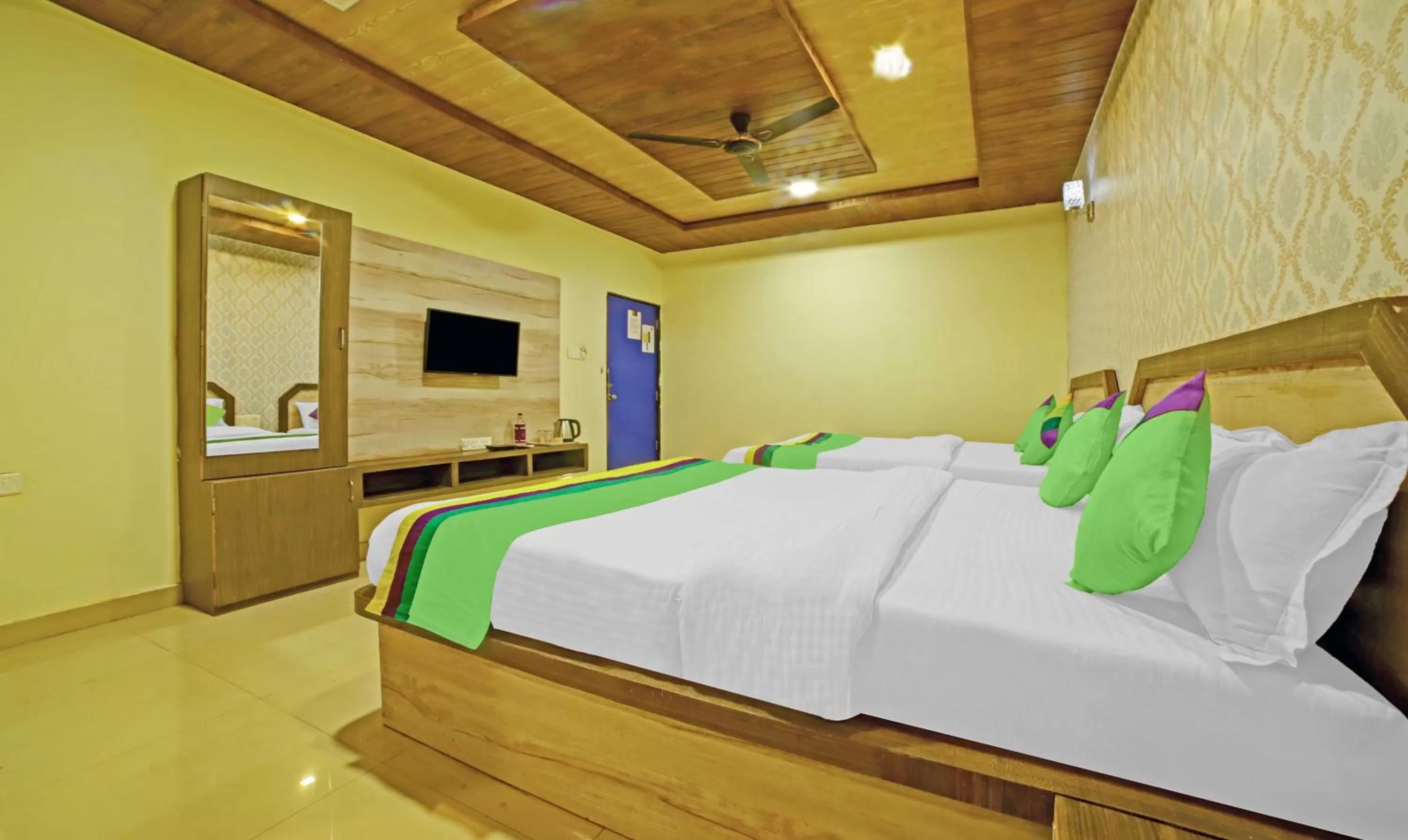 Bedroom, Bed in Treebo Balaji Excellency with Pool & Spa